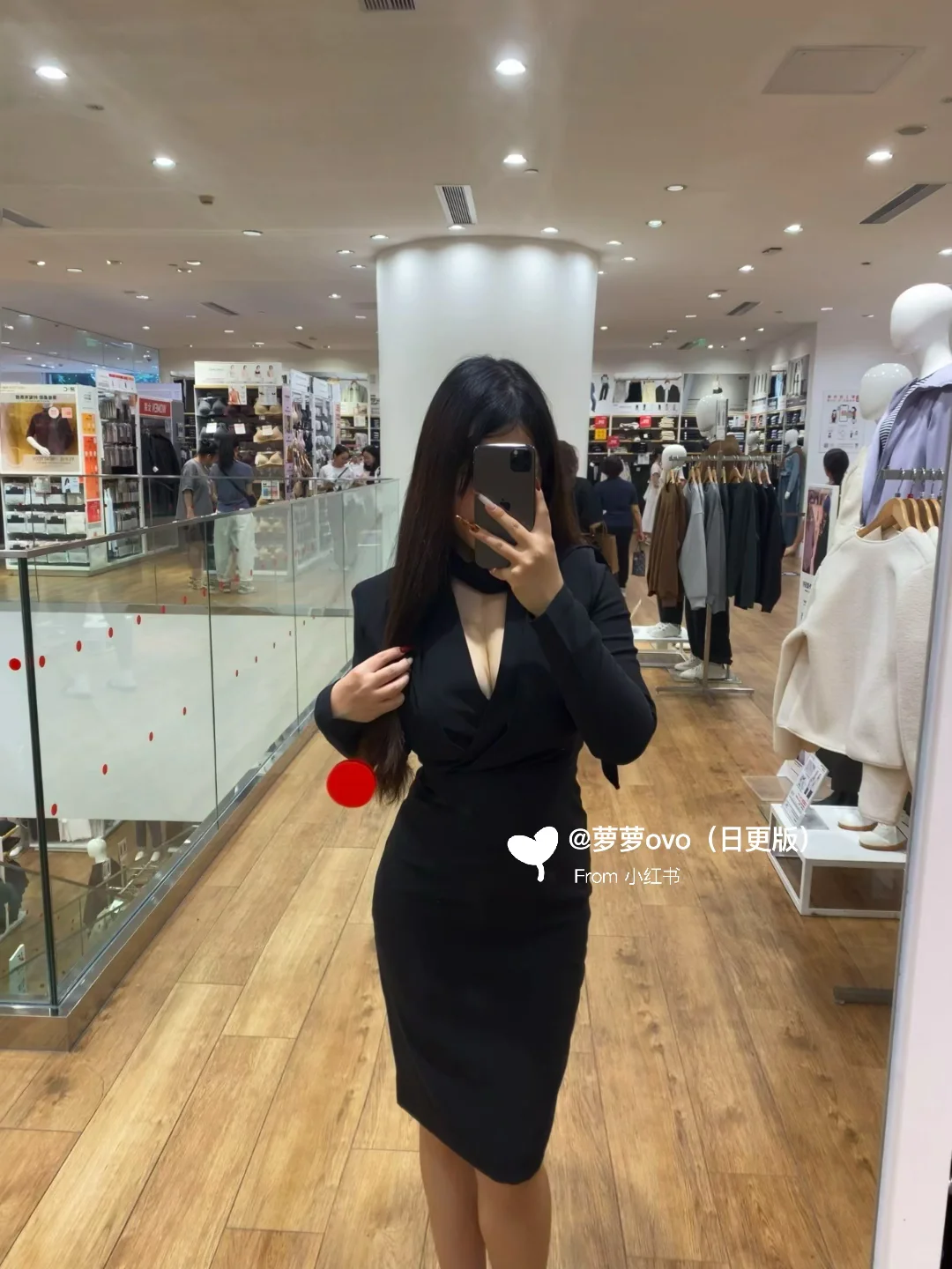 163110斤微胖女生卜斯斯显瘦黑色包臀裙