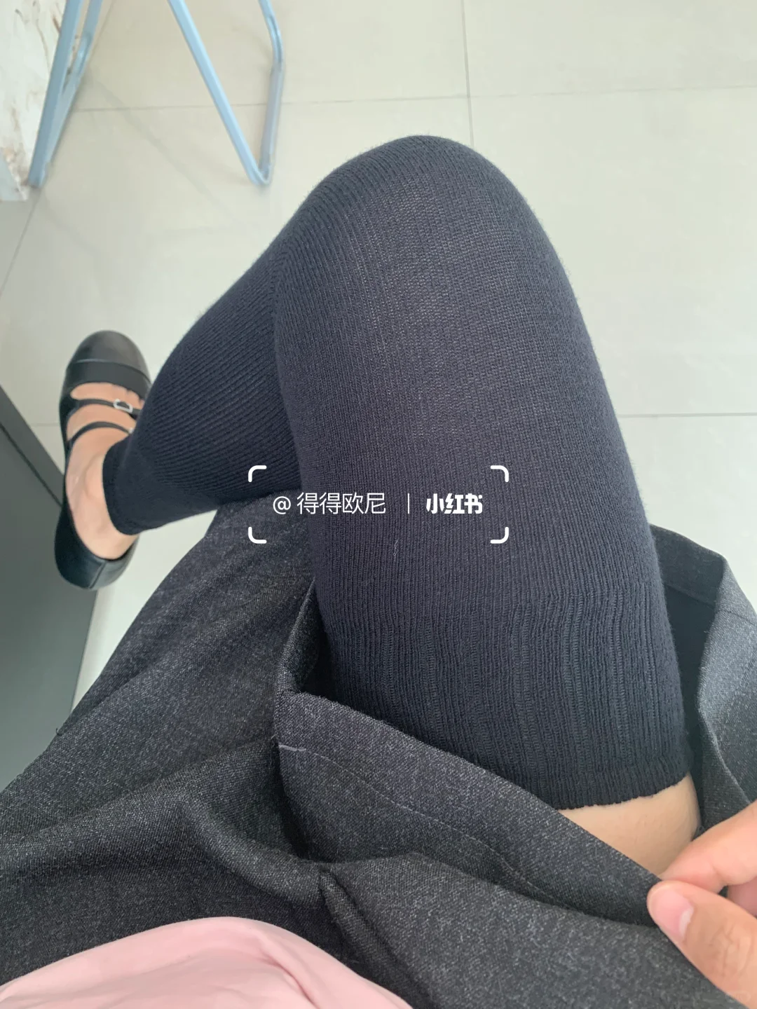 今天起床怎么这么冷冷冷冷!穿护膝袜套了