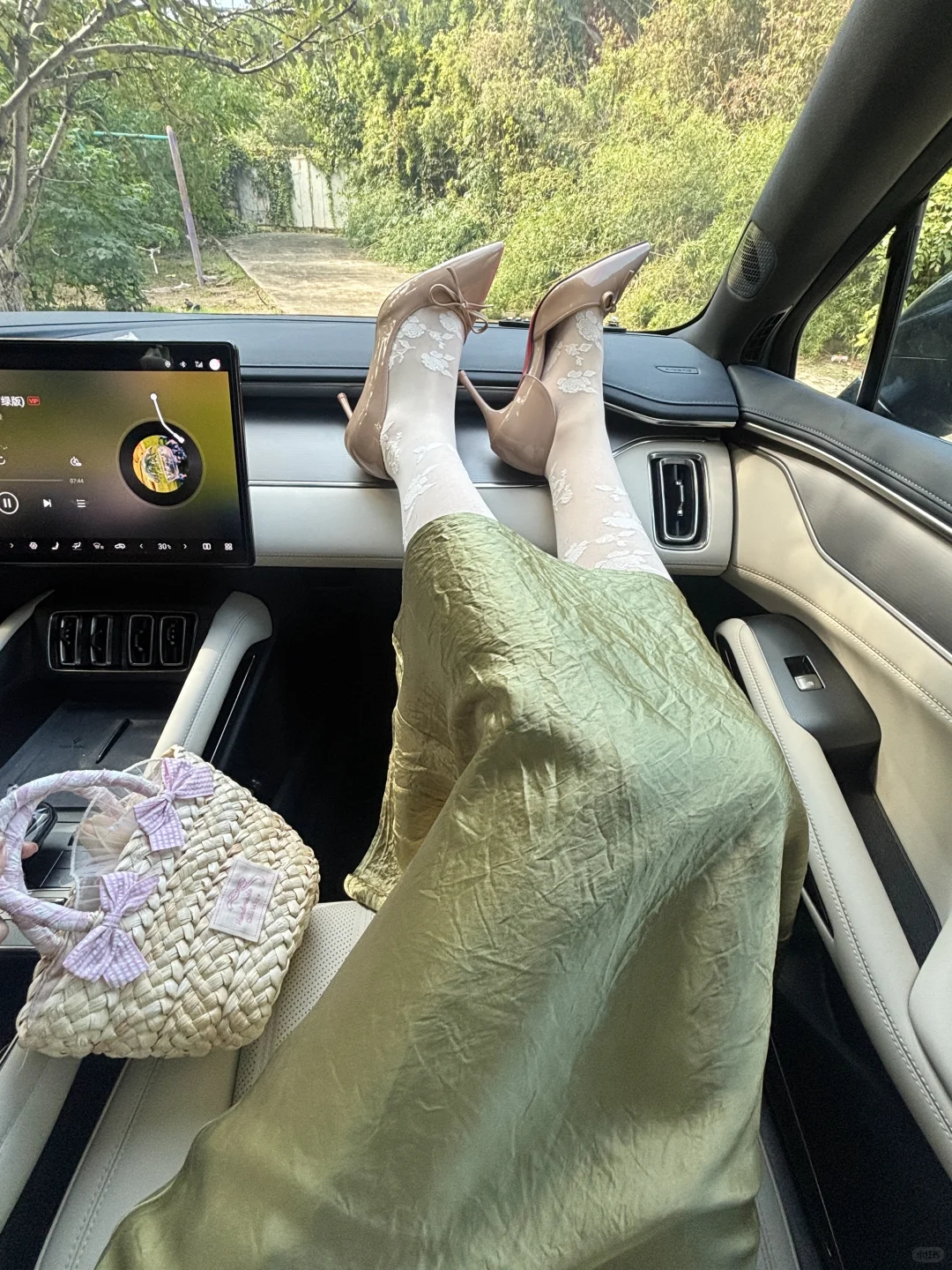 御姐风高跟鞋穿搭!红底高跟鞋可真好看!