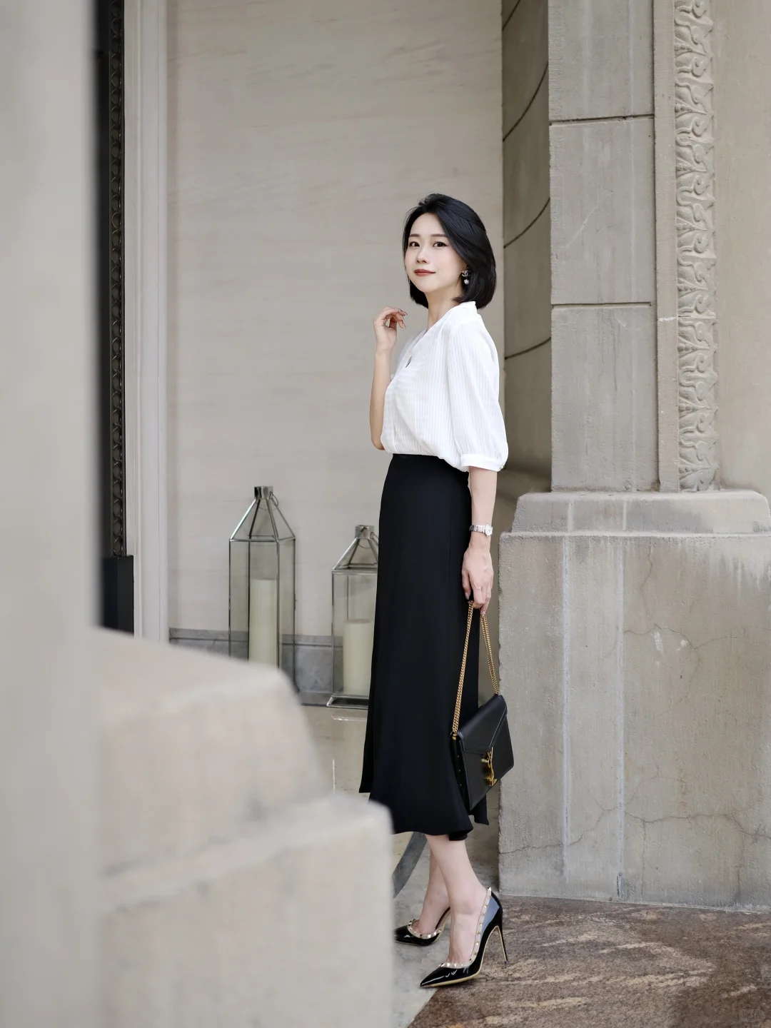 黑白之间,留一点温柔给通勤日常