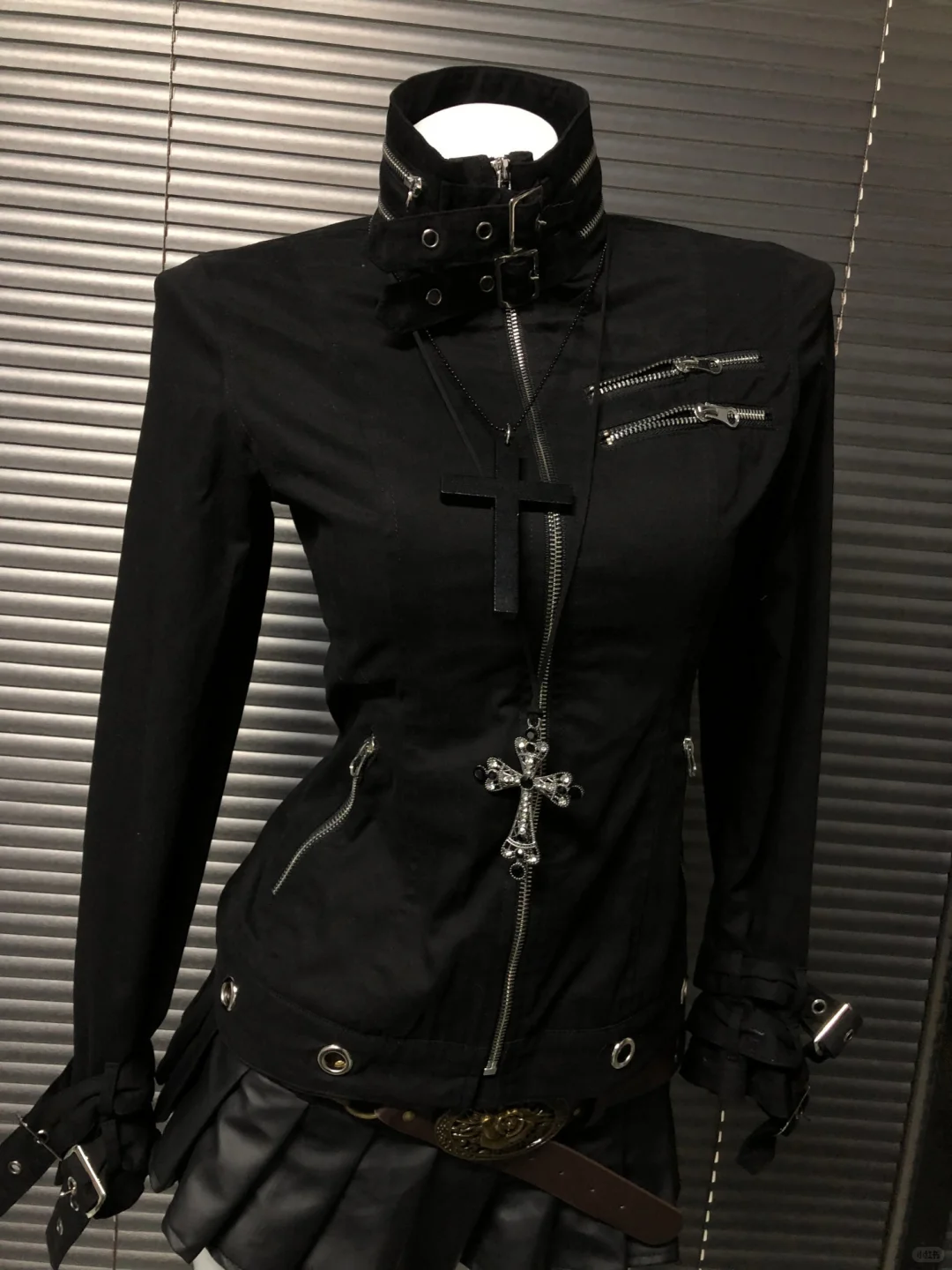 千禧辣妹y2k亚比穿搭📷黑色复古机车外套