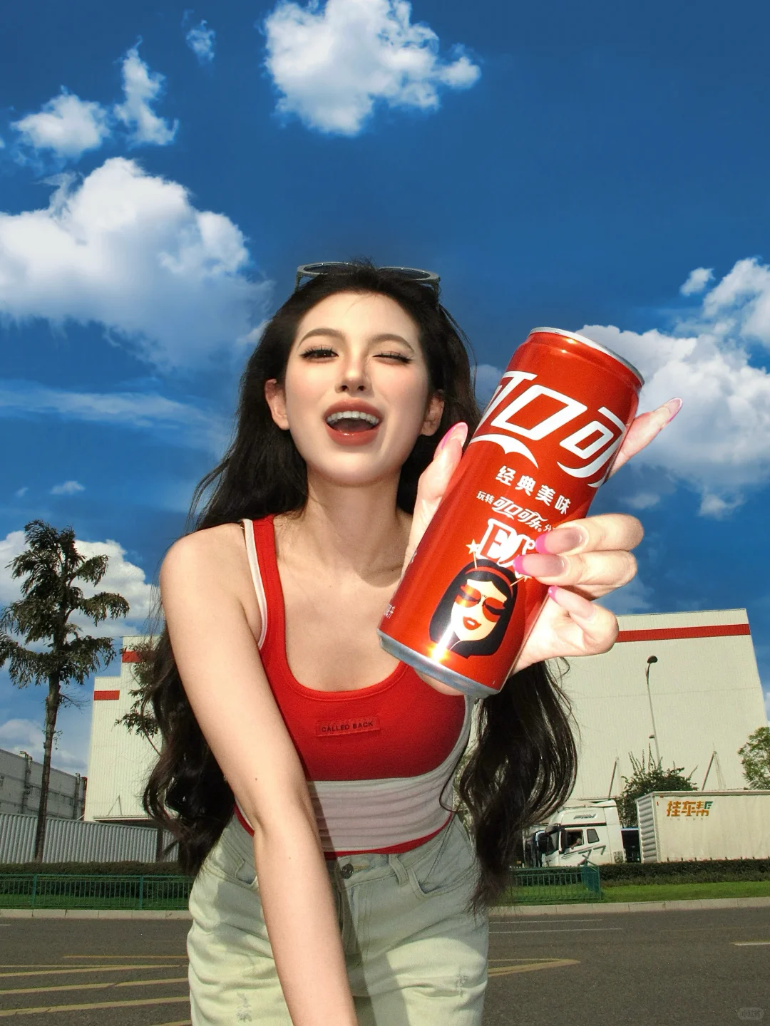 快来学这个博主的生命力拍照姿势!