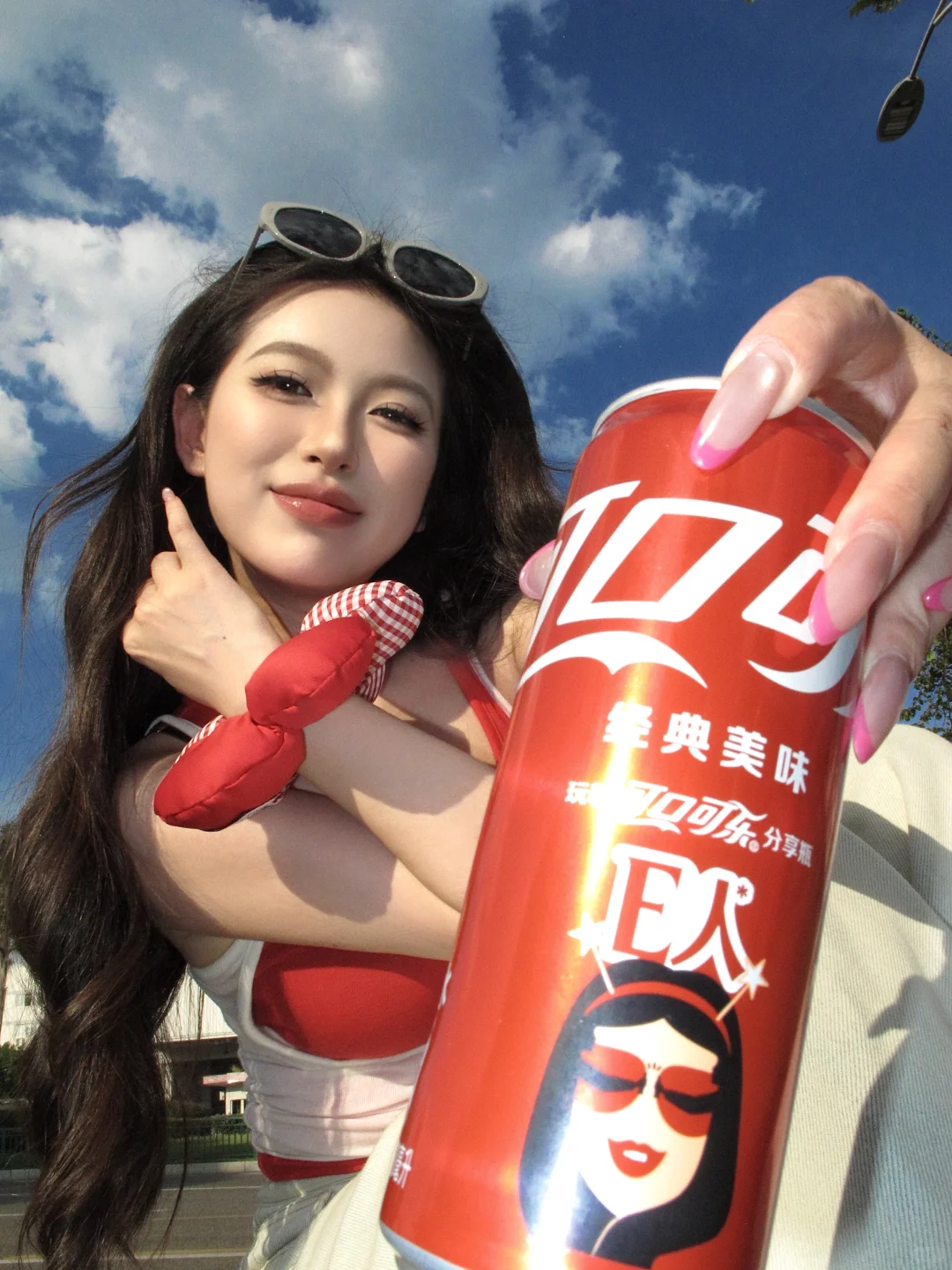 快来学这个博主的生命力拍照姿势!