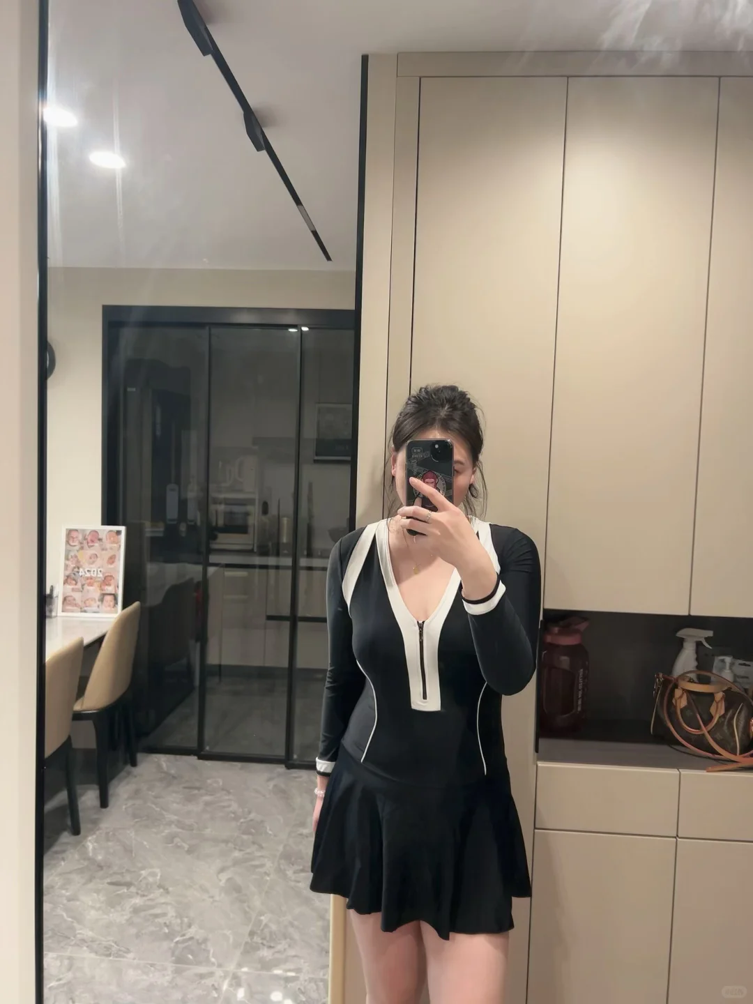 150斤微胖女孩黑色显瘦运动风泳衣👙挖到宝