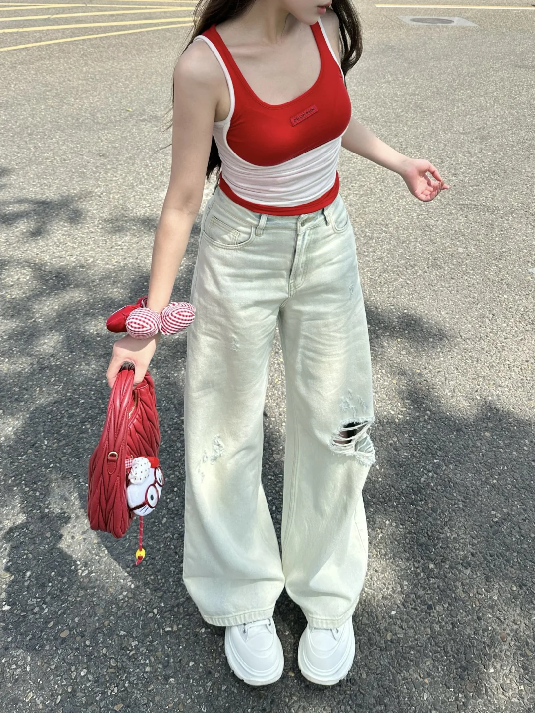 快来学这个博主的生命力拍照姿势!