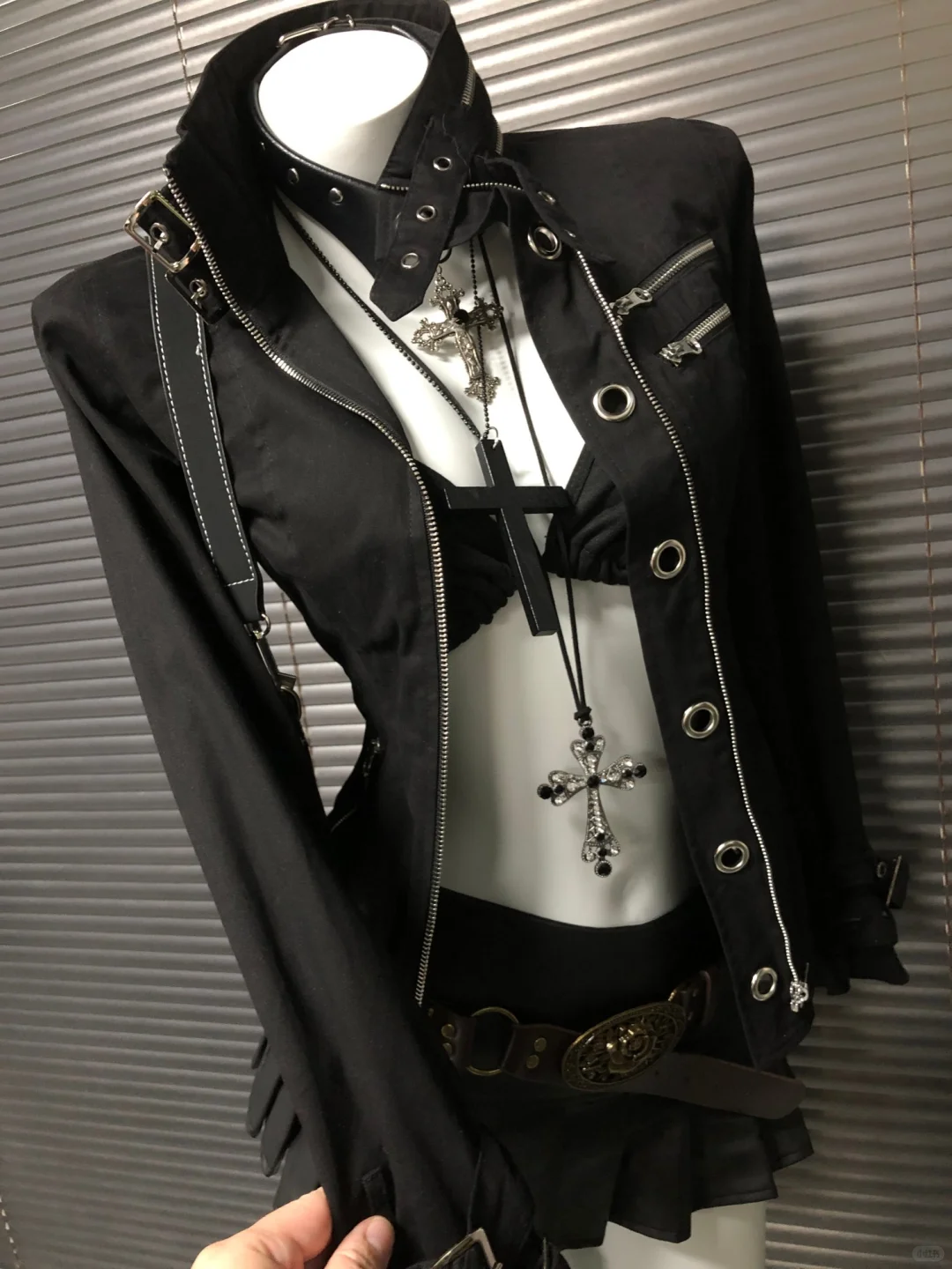 千禧辣妹y2k亚比穿搭📷黑色复古机车外套