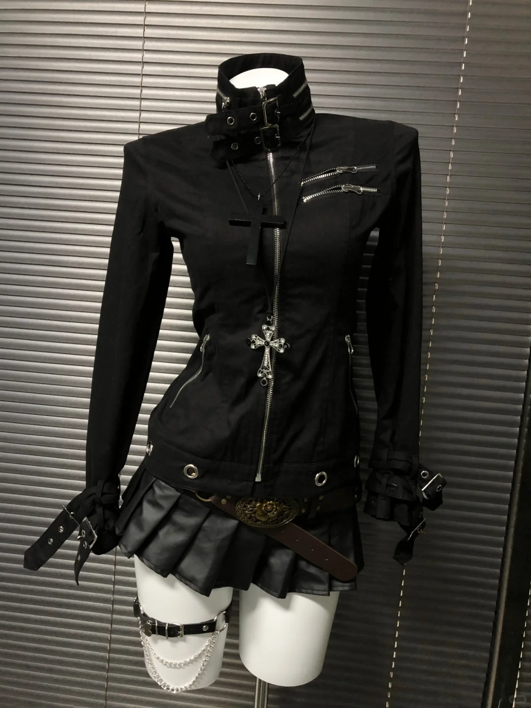 千禧辣妹y2k亚比穿搭📷黑色复古机车外套