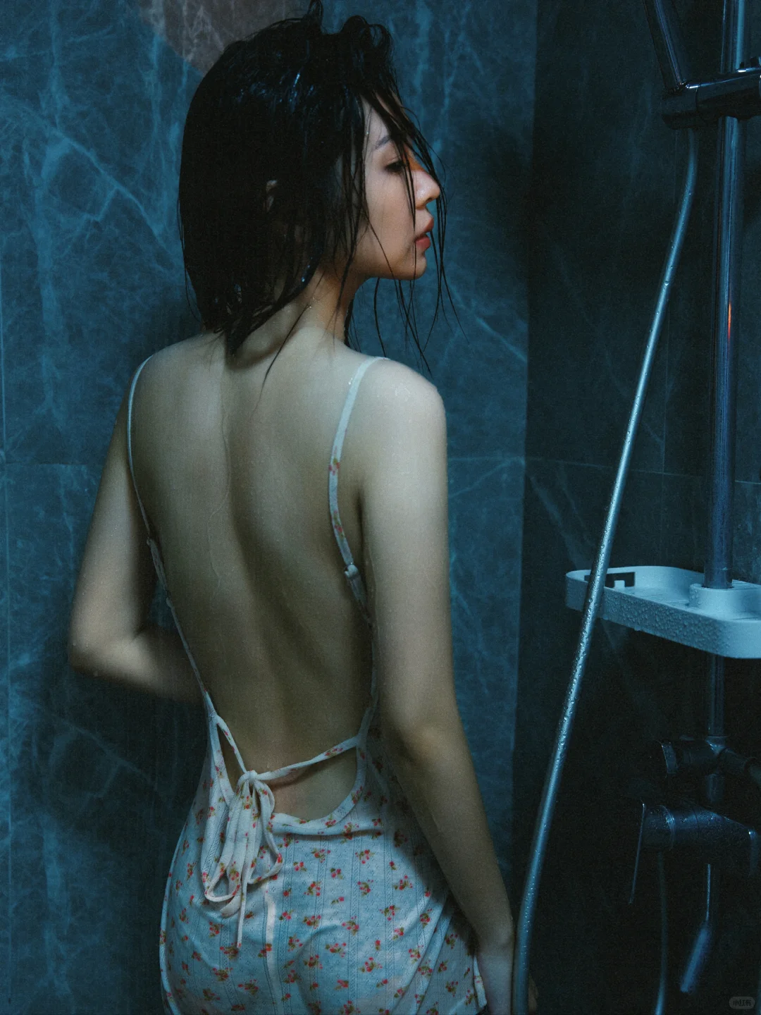 一开始摄影师说就撒点水
