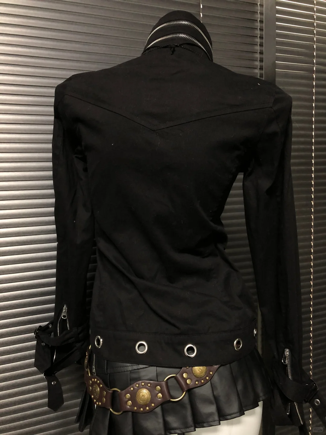 千禧辣妹y2k亚比穿搭📷黑色复古机车外套