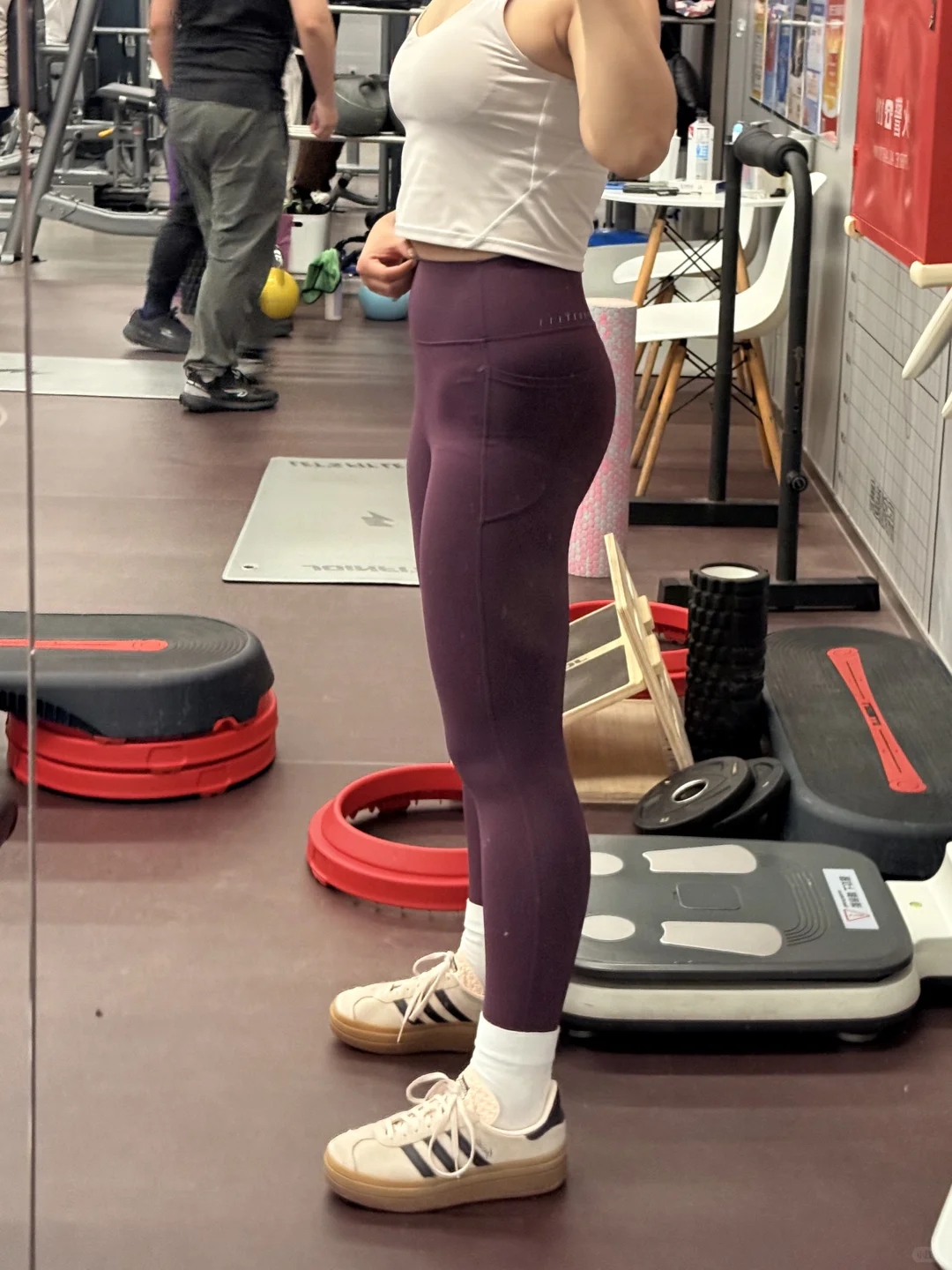 杠铃真的很爽!!练了臀腿和背!!10.14