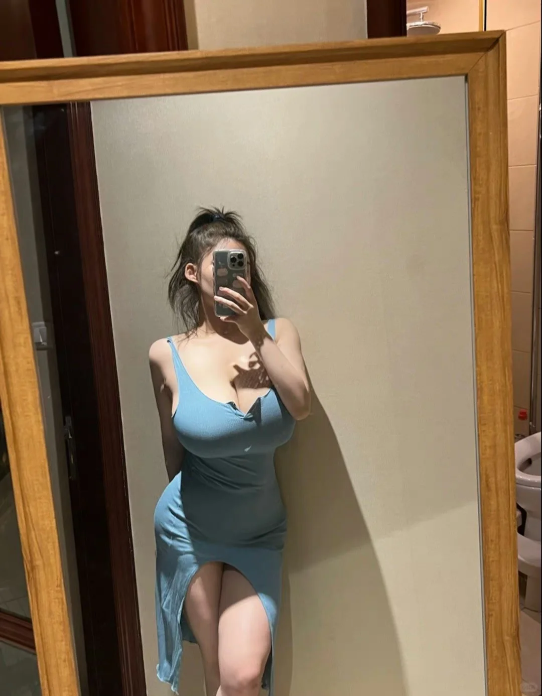 bbw的紧身蓝色包臀裙 正常穿搭 无不良导向