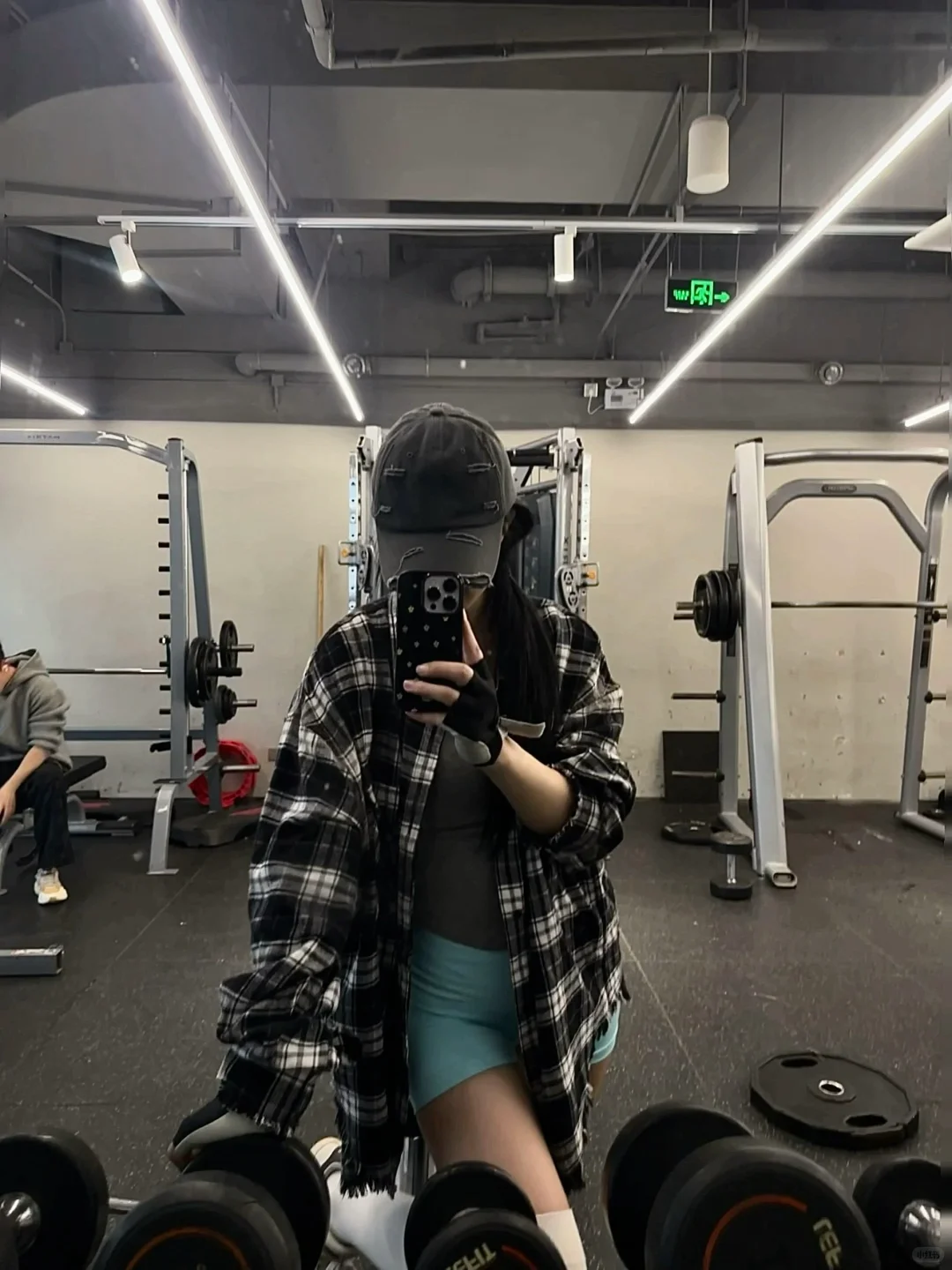 她们很迷人 我不一样 我是只会撸铁的野人