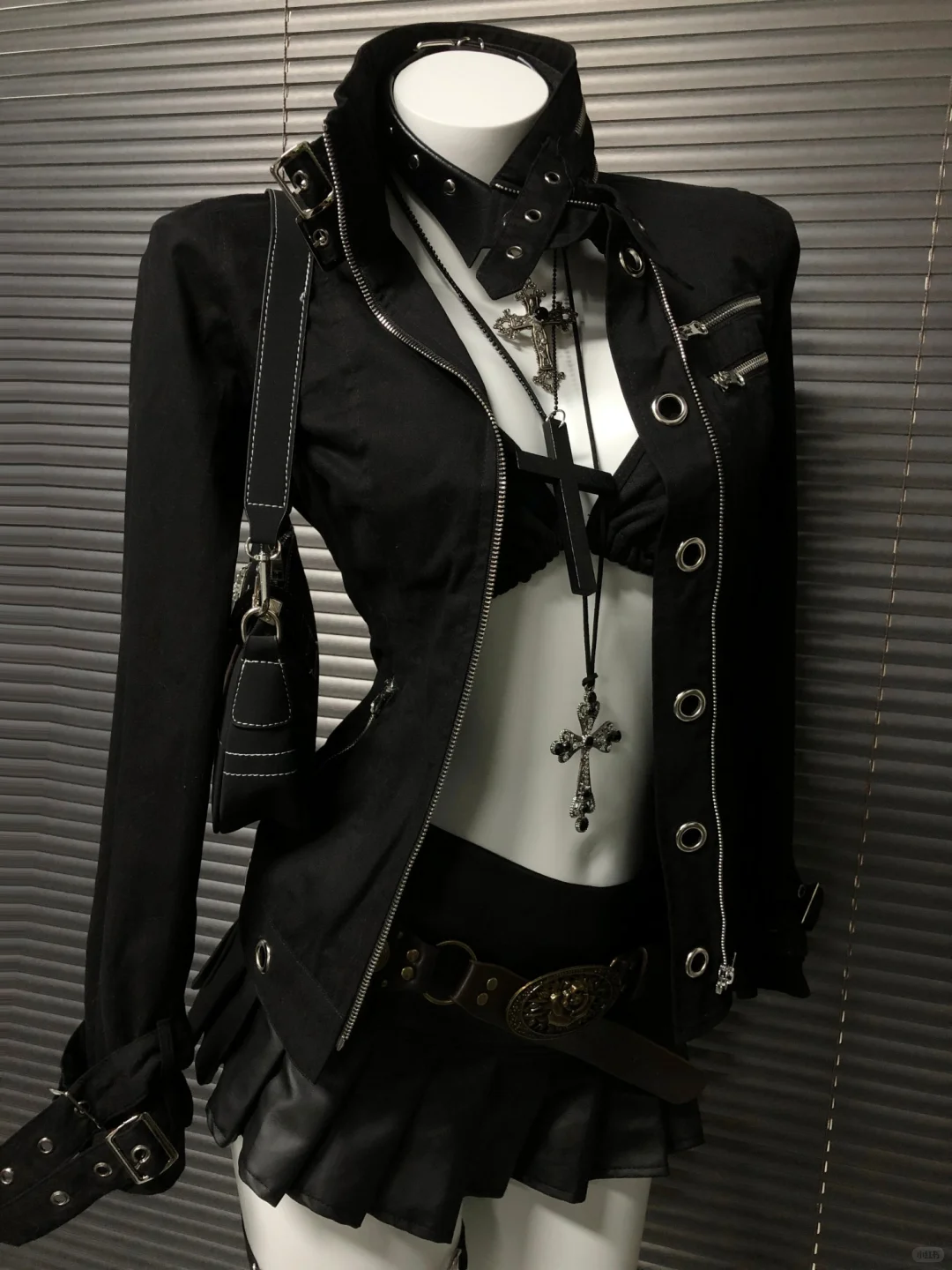 千禧辣妹y2k亚比穿搭📷黑色复古机车外套