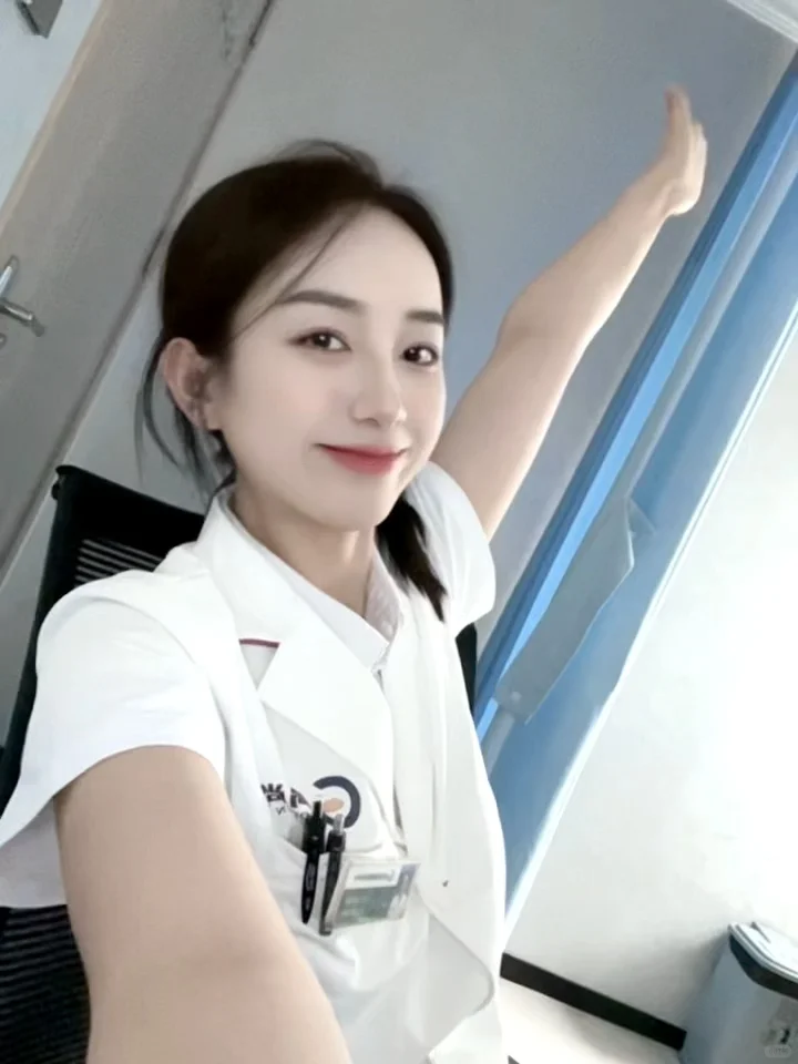 好想骂人 可是我的人设是甜妹医生