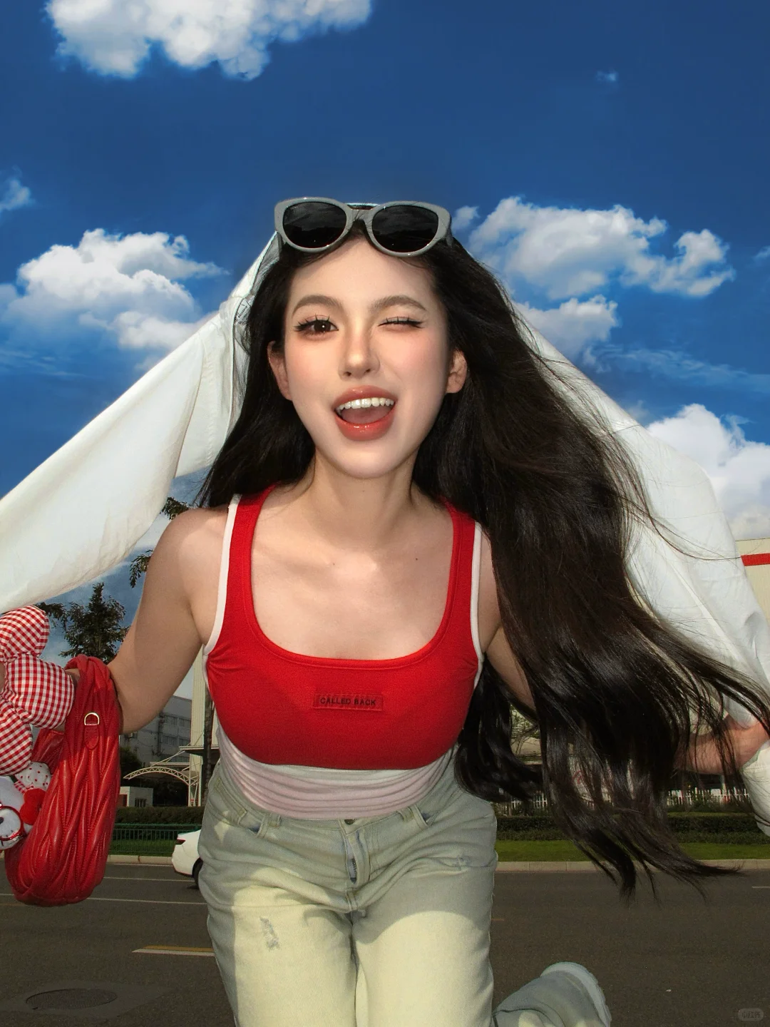 快来学这个博主的生命力拍照姿势!