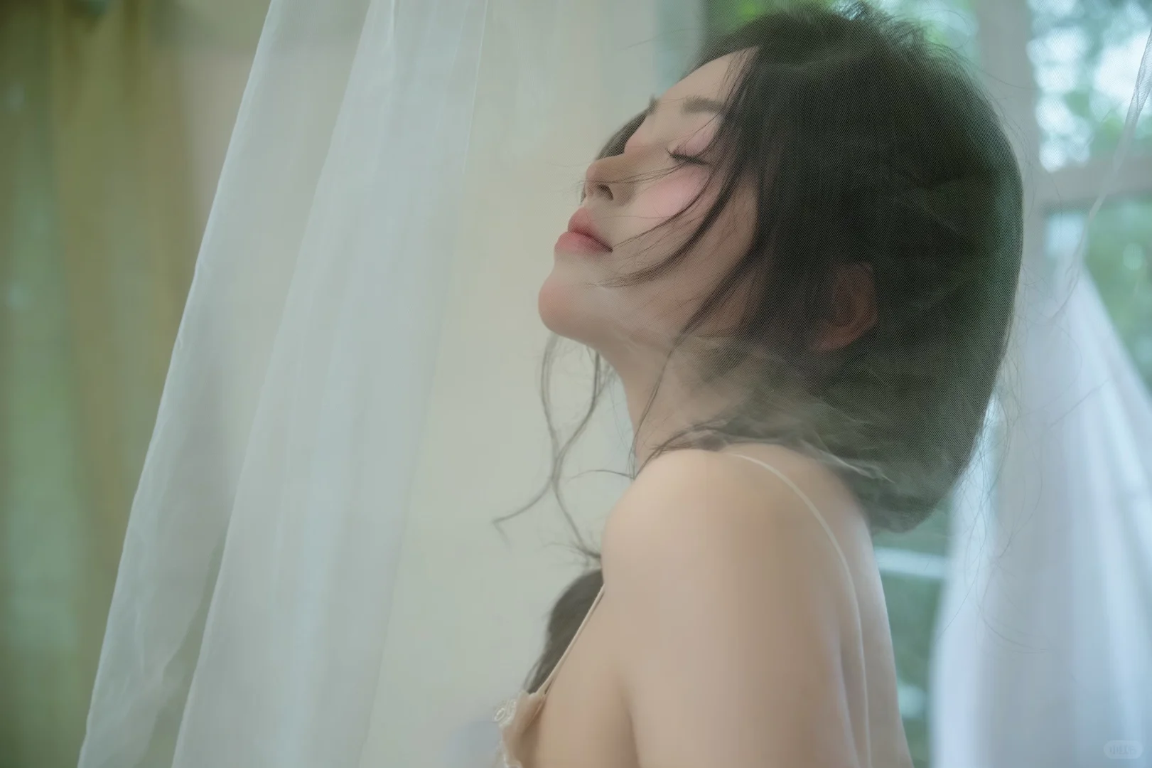 把身体陷进柔软的晨光里 🤍轻私房写真