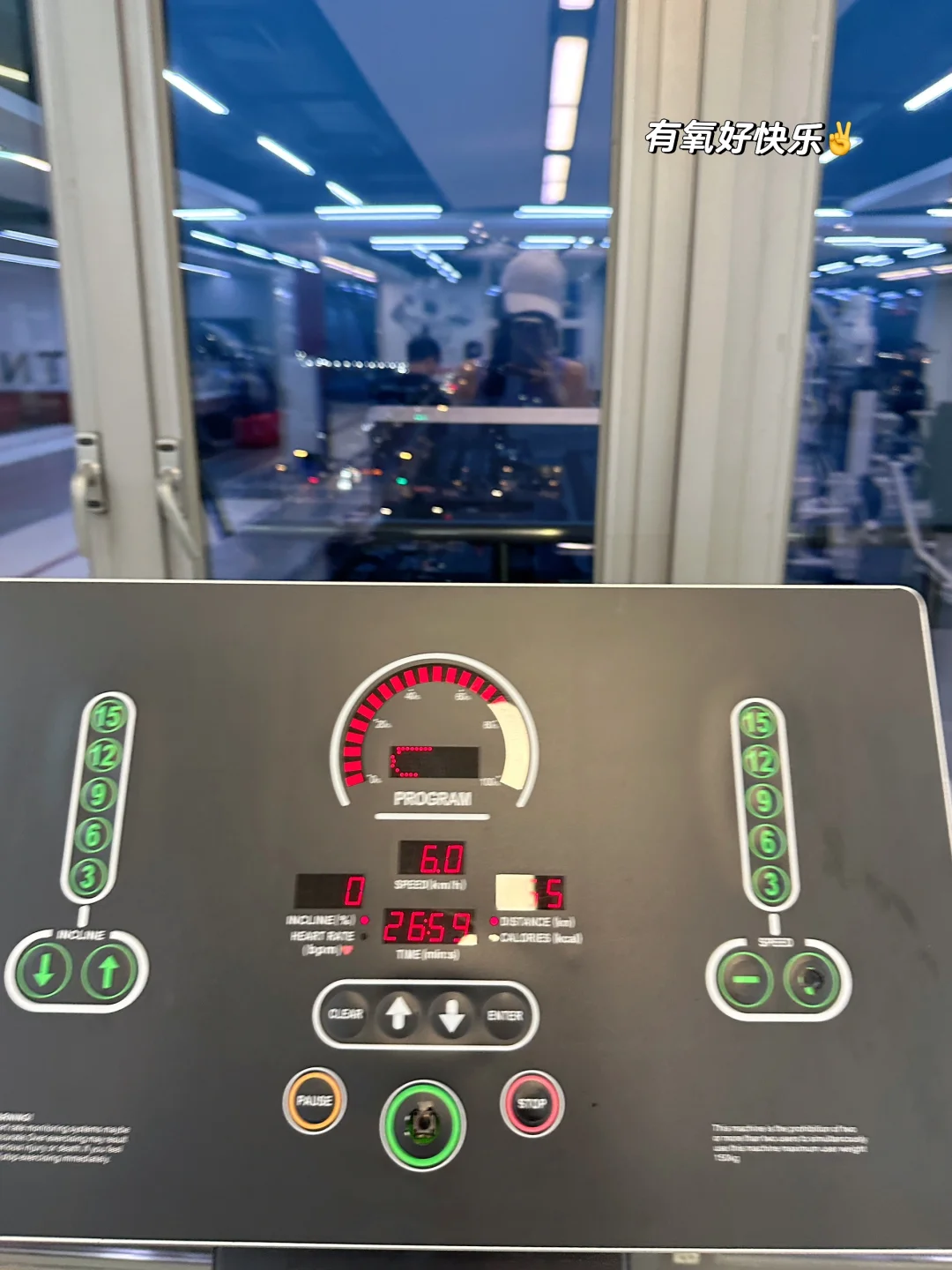 上班拿铁 下班撸铁 生活要趁热打铁