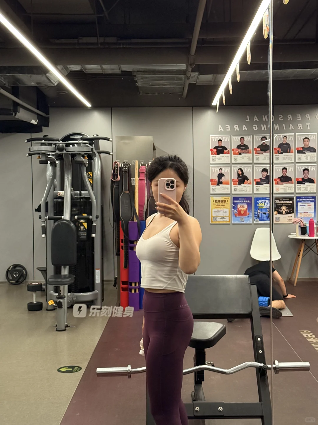杠铃真的很爽!!练了臀腿和背!!10.14