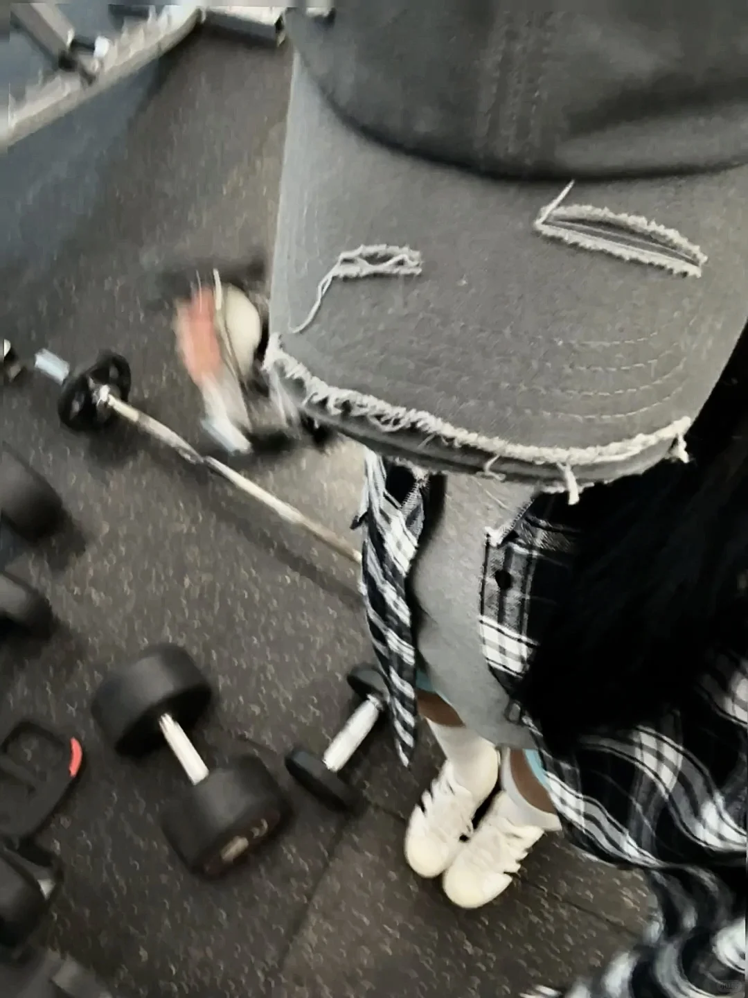 她们很迷人 我不一样 我是只会撸铁的野人