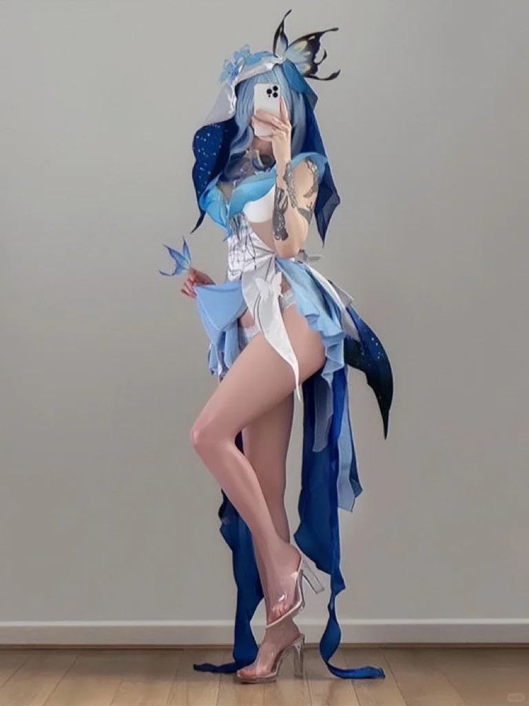 英伦正妹COS《鸣潮》游戏角色长腿玉足不简单