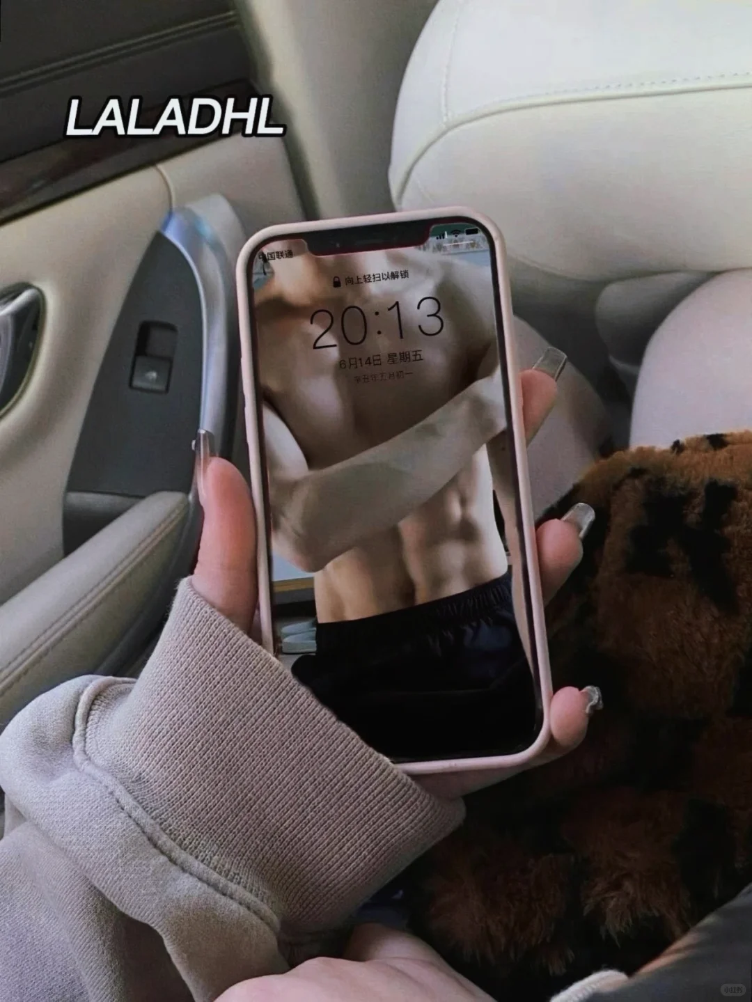 妥妥的腹肌男！姐妹们给我冲！