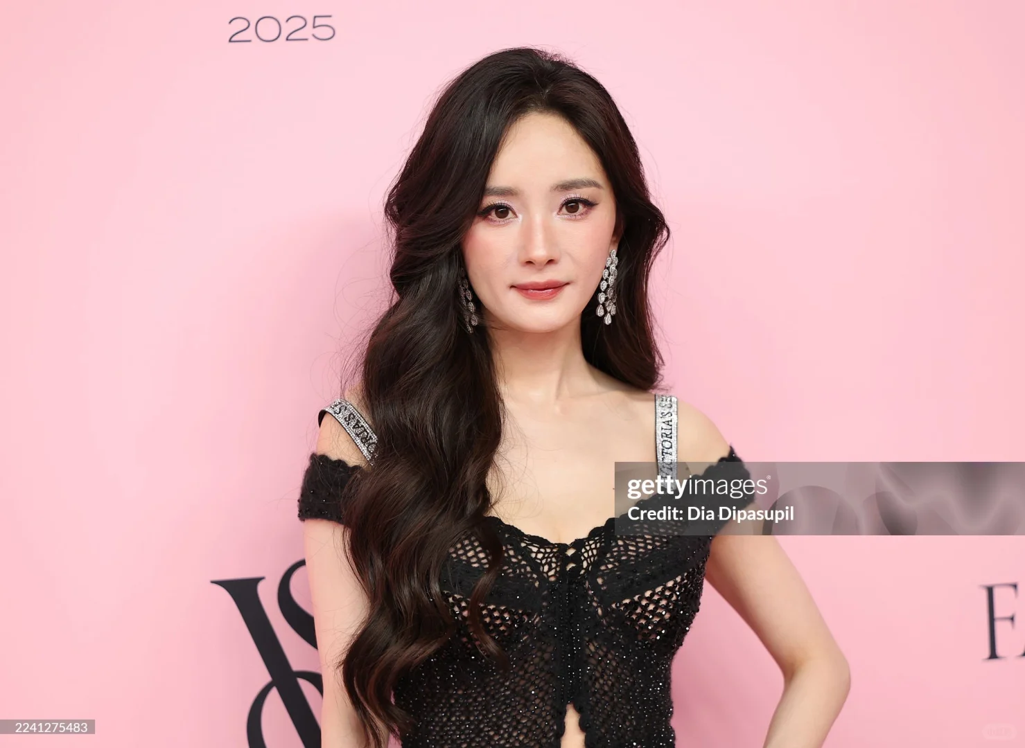 杨幂维密大秀粉毯G社生图!!!女王登场~