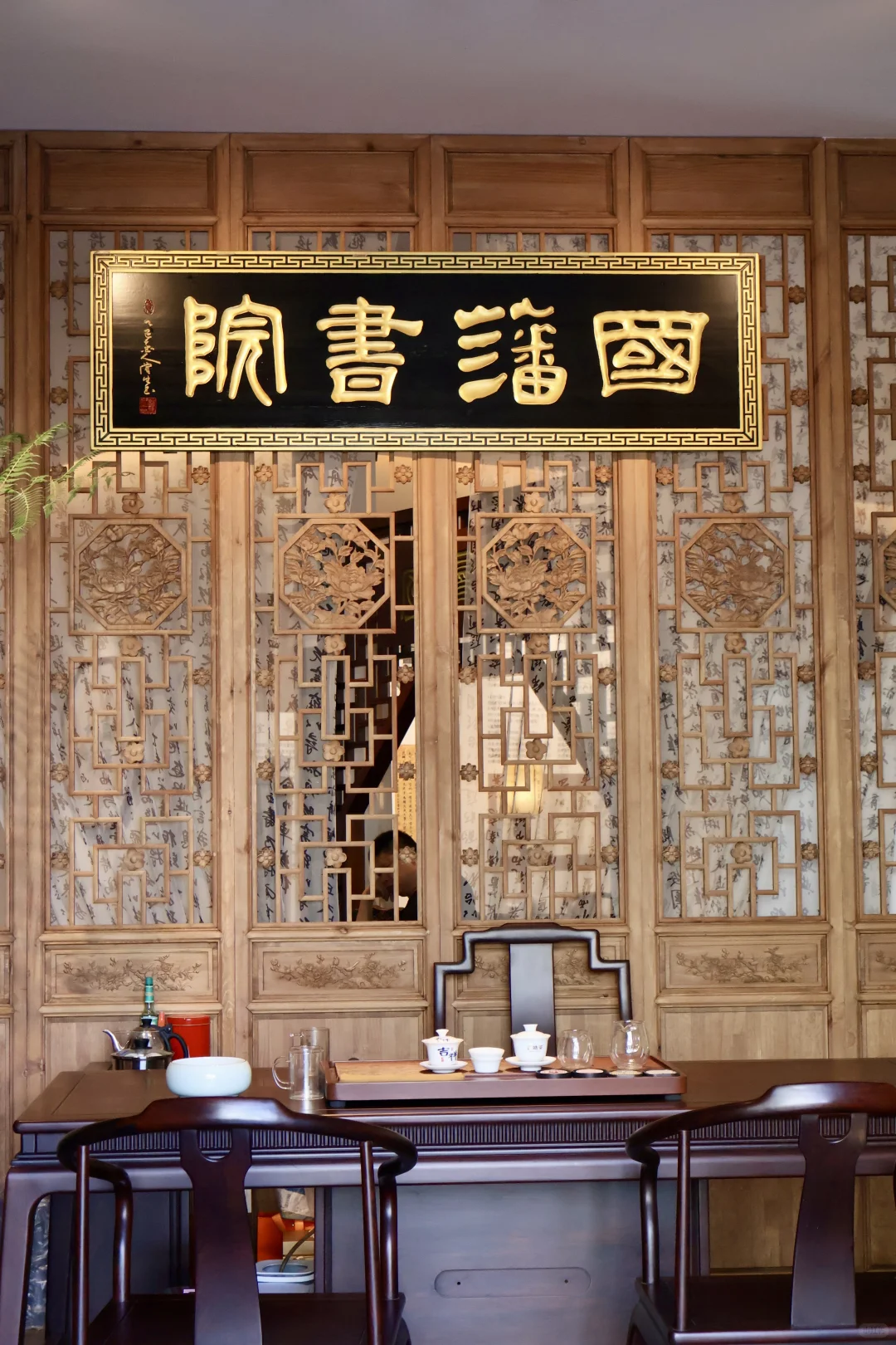 我不爱无聊人间 只偏爱你眉眼。。。