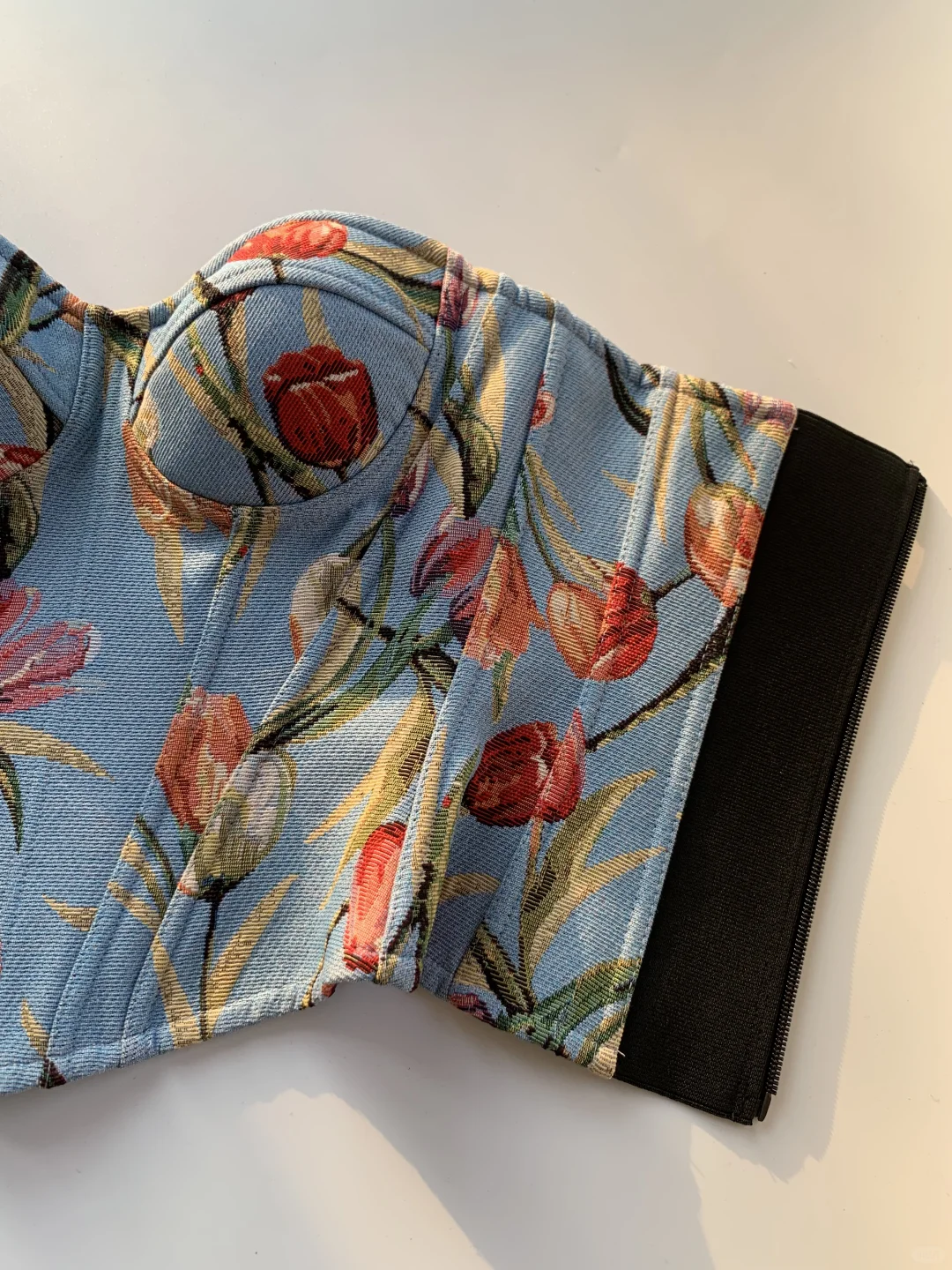 工厂现货|说说郁金香鱼骨胸衣的细节