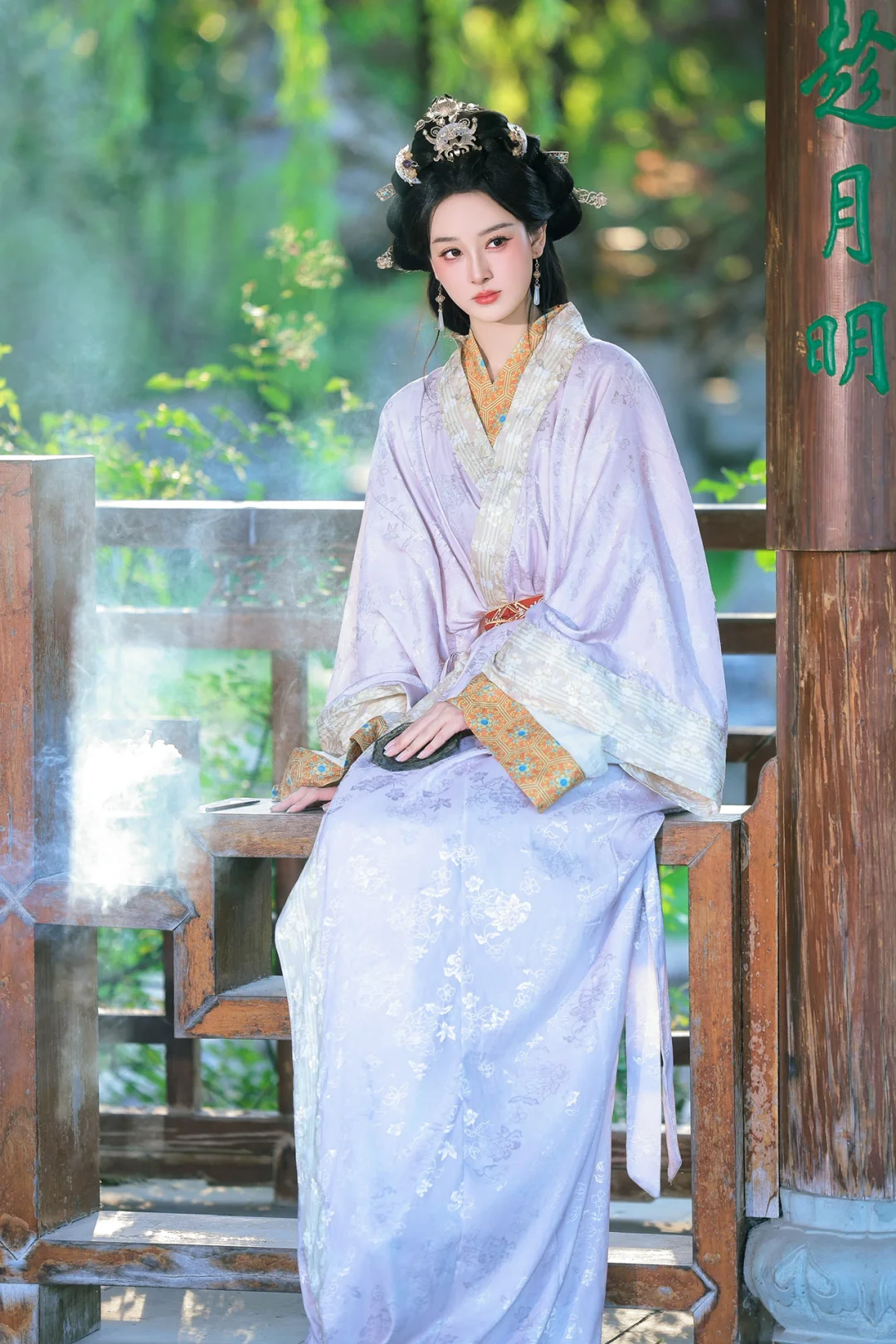她从楚国来，带着千年的风...