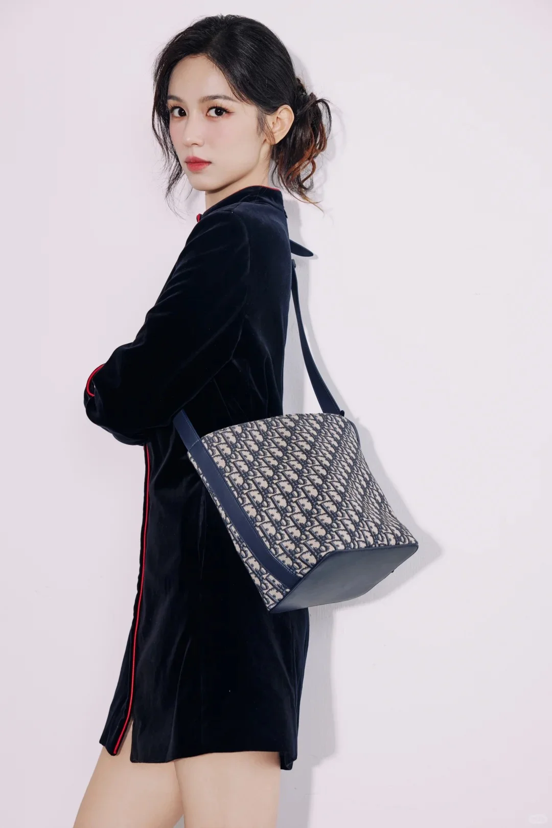 周也｜DIOR女郎🖤裙子一眼新中式的感觉