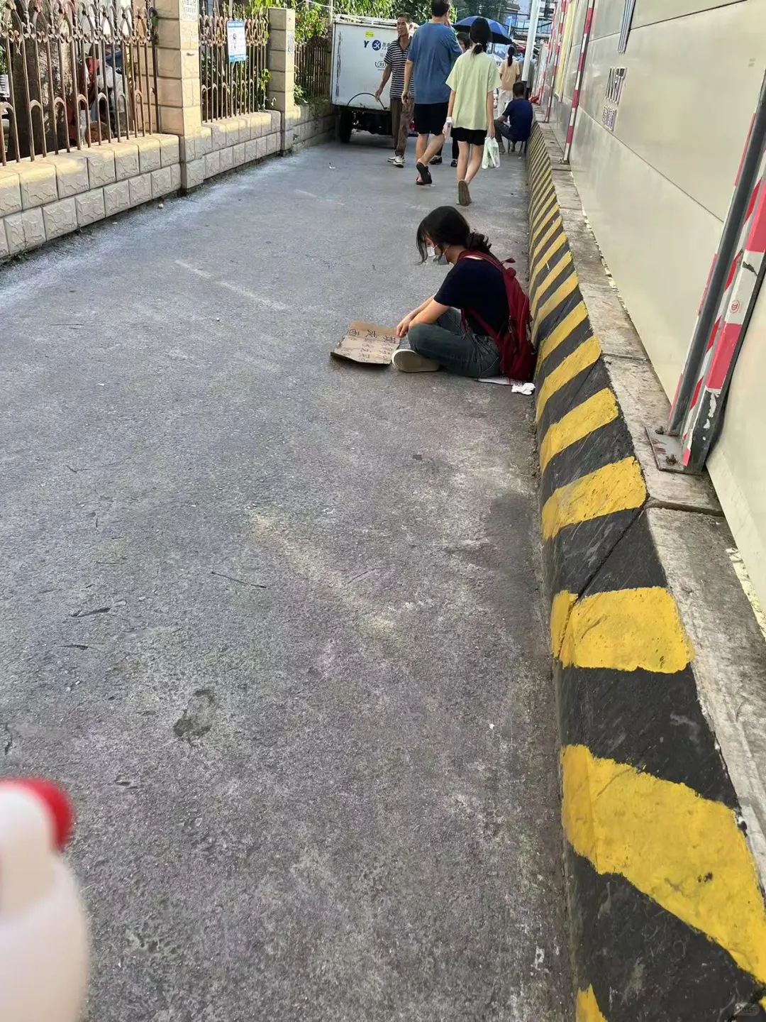 现在街上还有流落街头的女孩子？