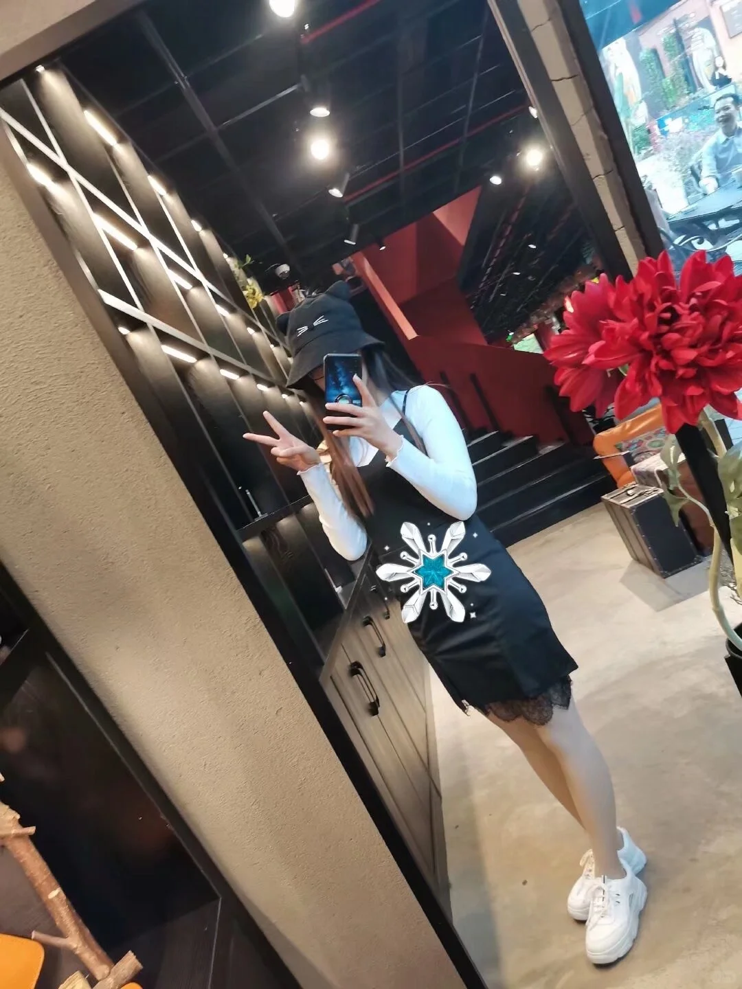 本来我觉得自己挺丑的，姐妹们让我自信满满