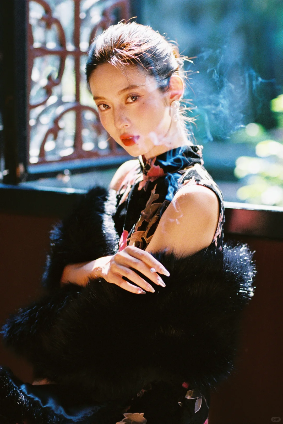 嘘,别让这缕烟🚬泄露了我的心事