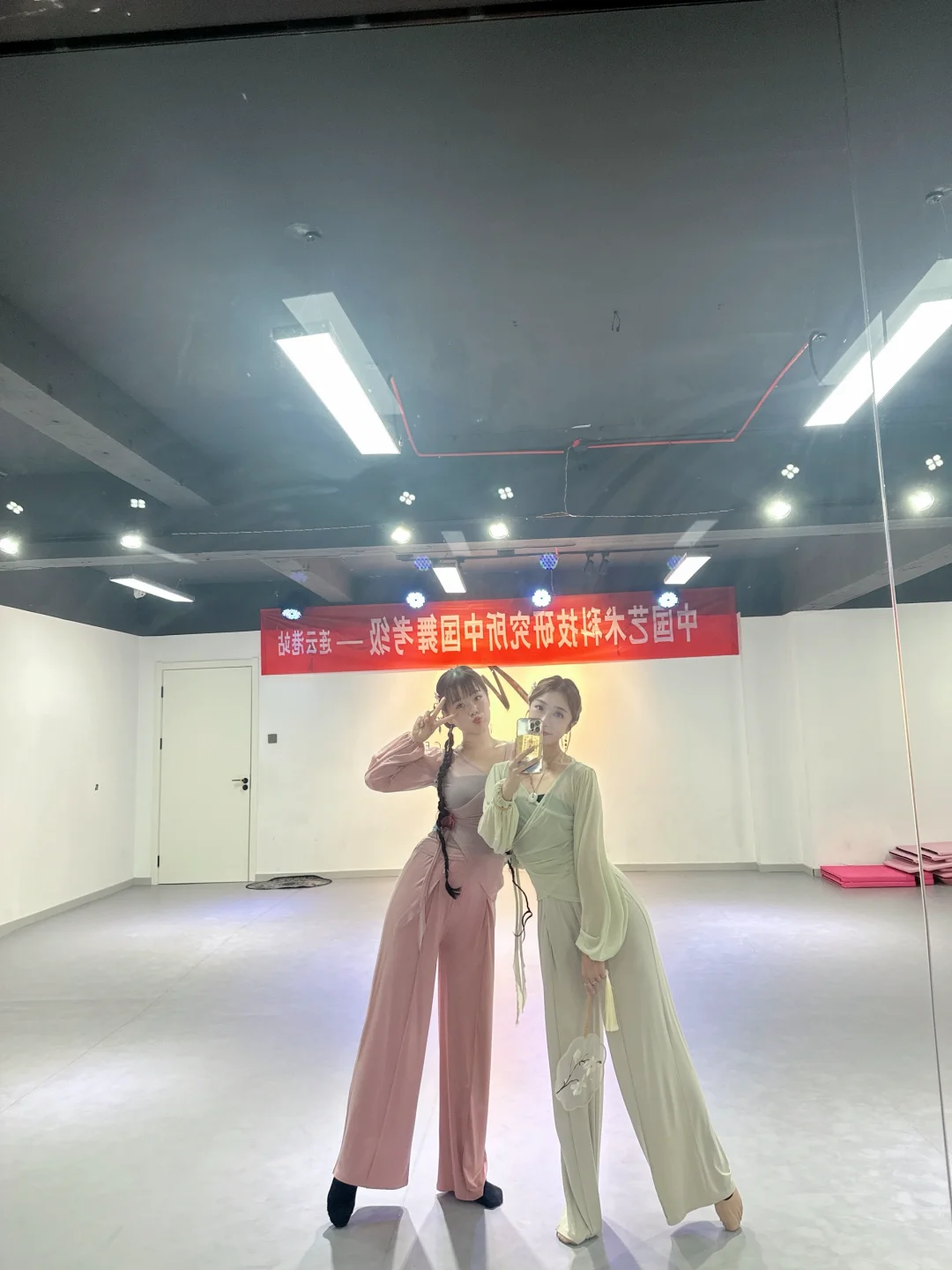 舞蹈室拍照yyds！