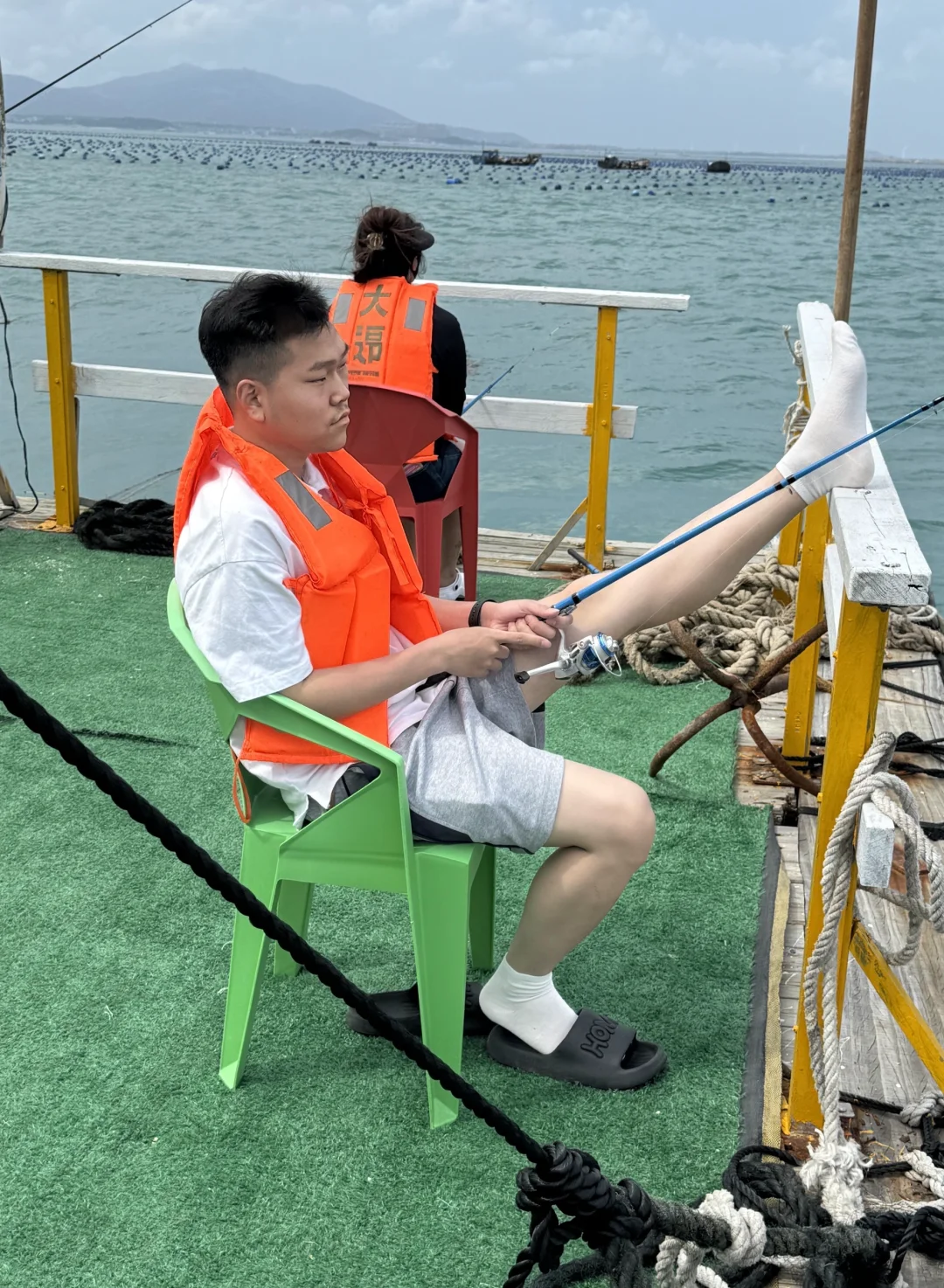 老公看似在钓鱼其实在钓我
