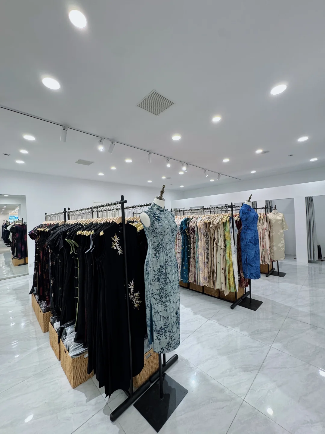 不在平江路…在临沂🍃上千种旗袍免费试!!!