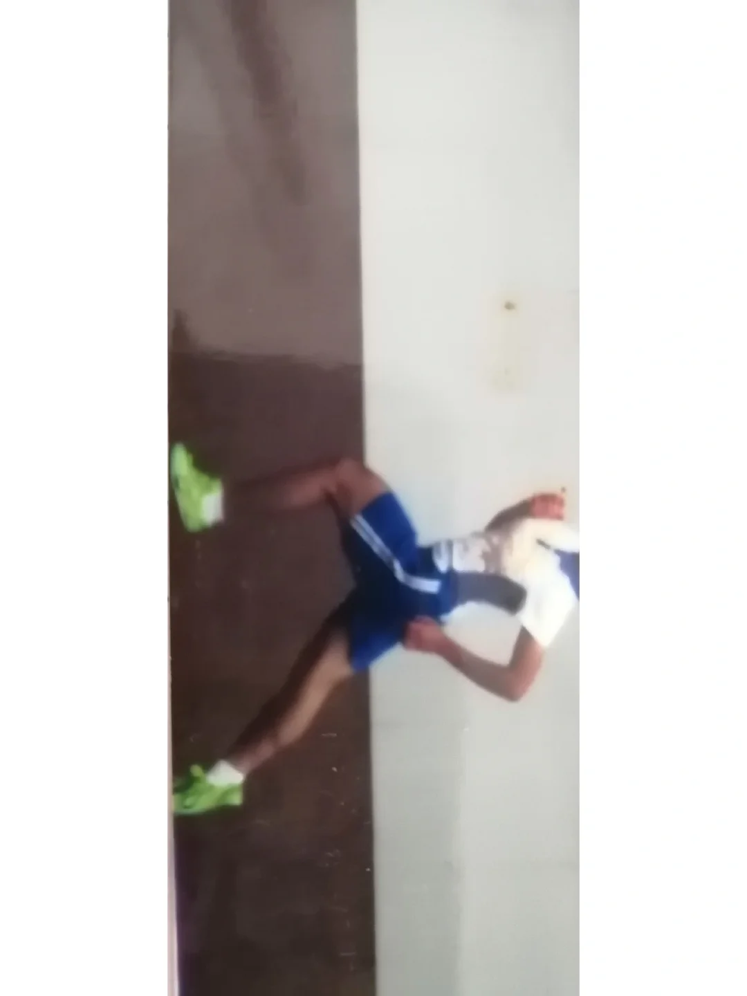 笑嘻嘻的女高中生