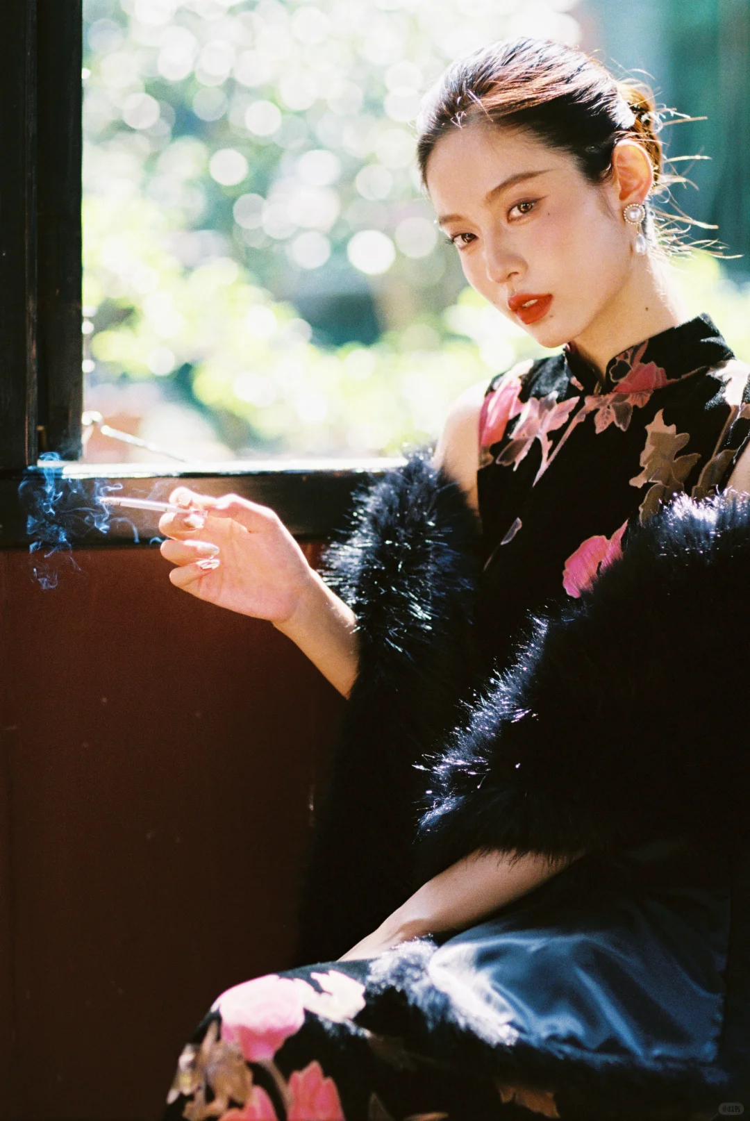 嘘,别让这缕烟🚬泄露了我的心事