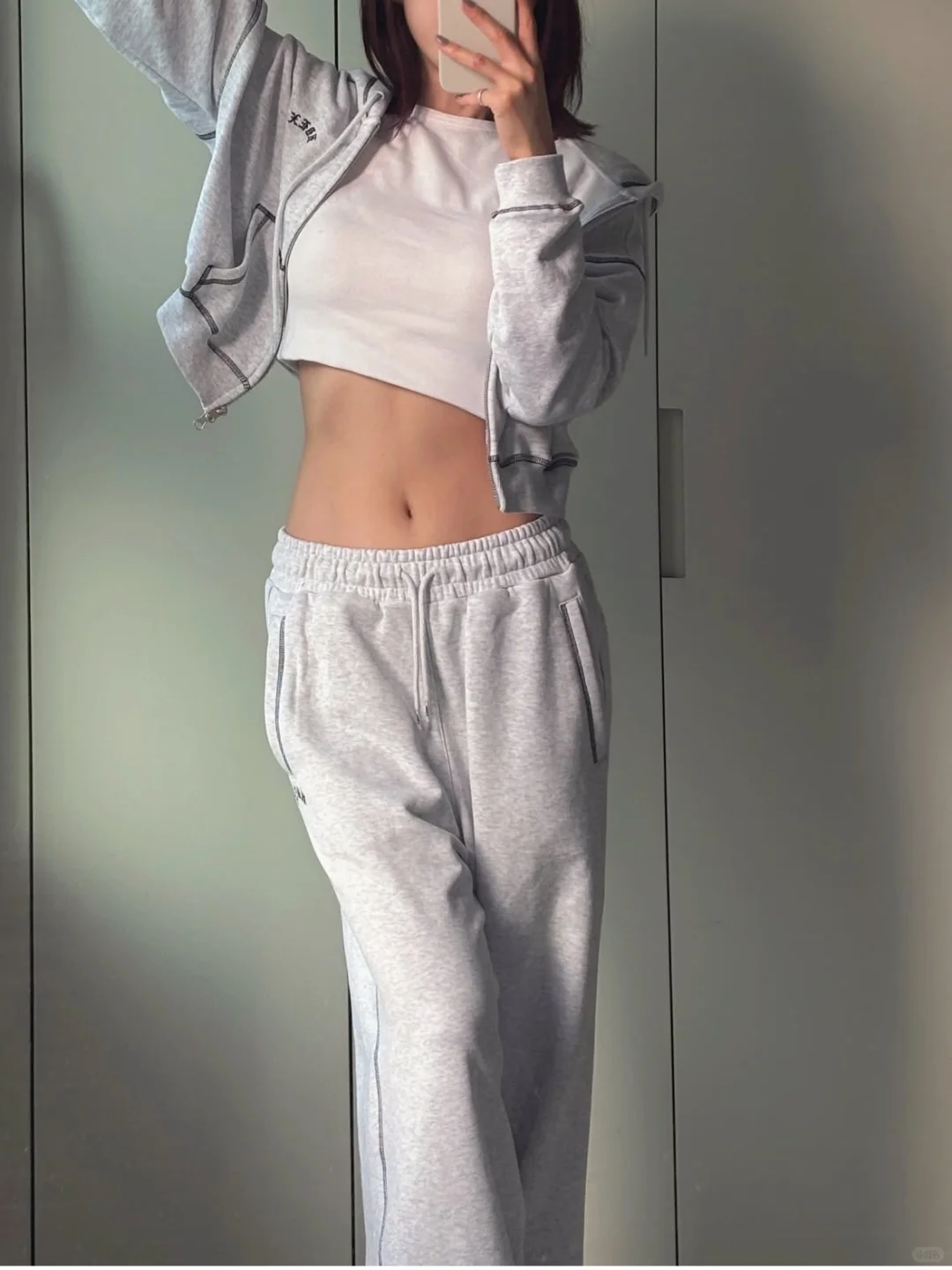 腹肌女孩的入秋日常穿搭