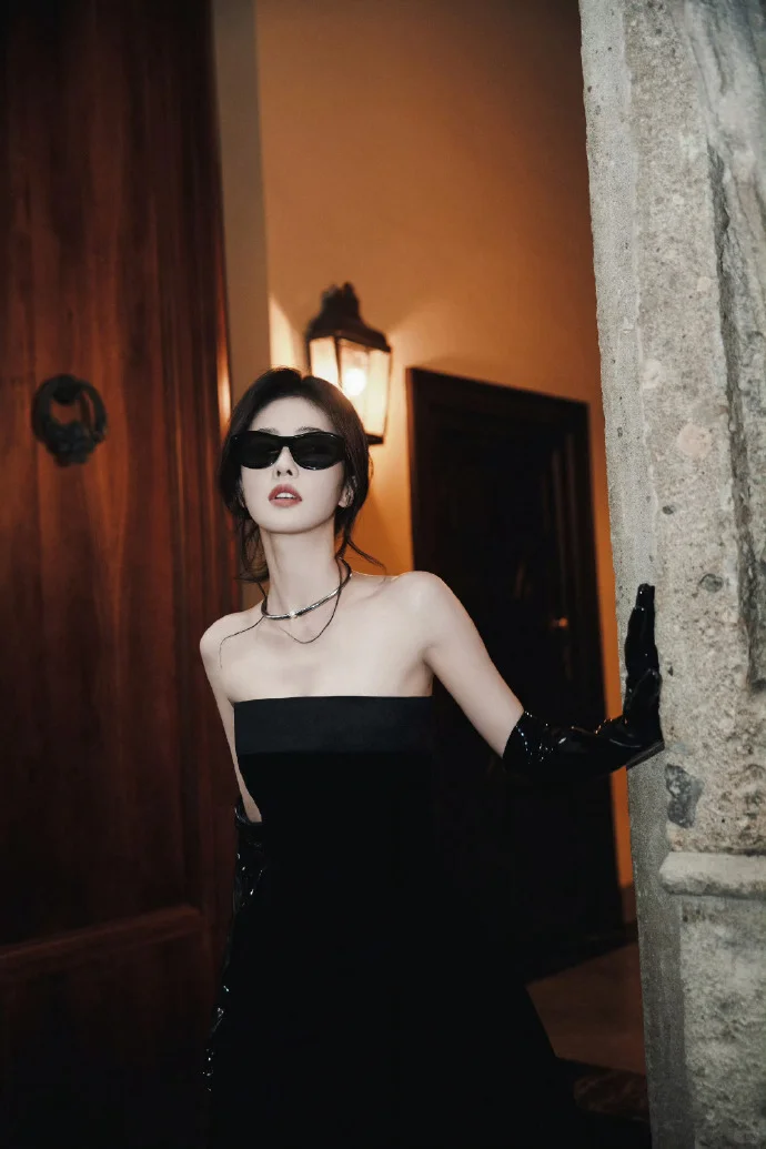 白鹿| in Emporio Armani 📷🍂