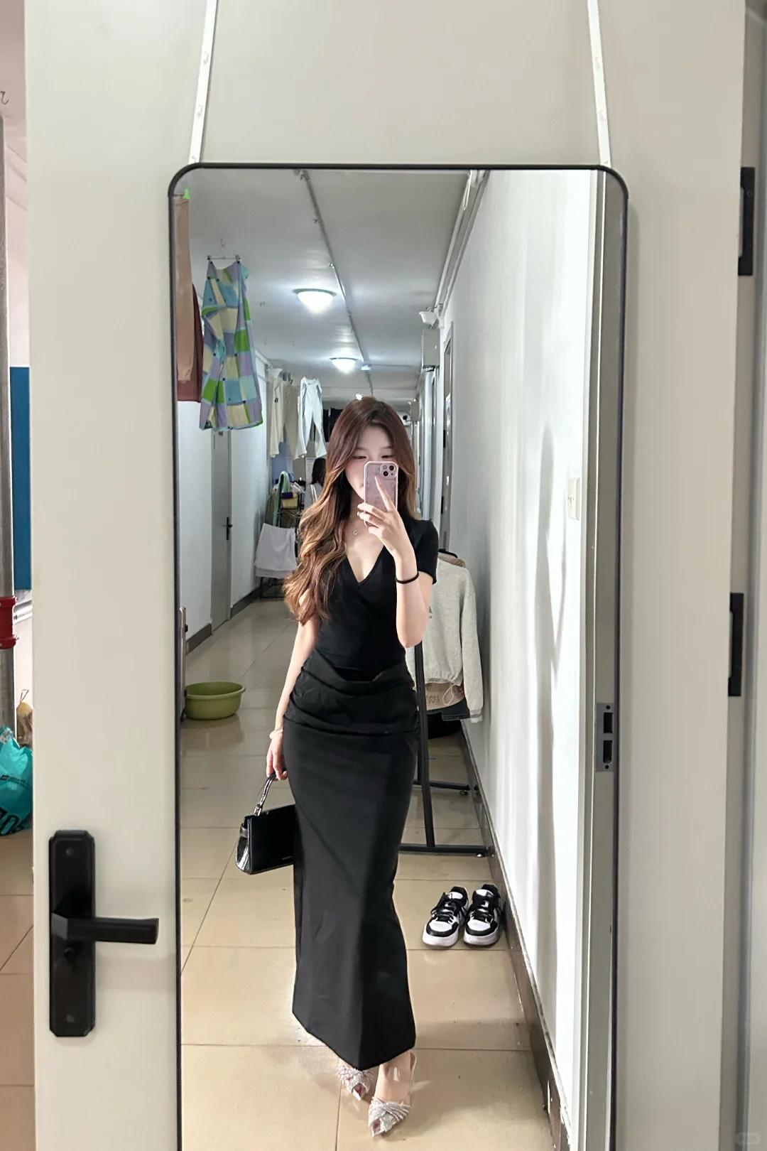 一条慵懒感的小黑裙～
