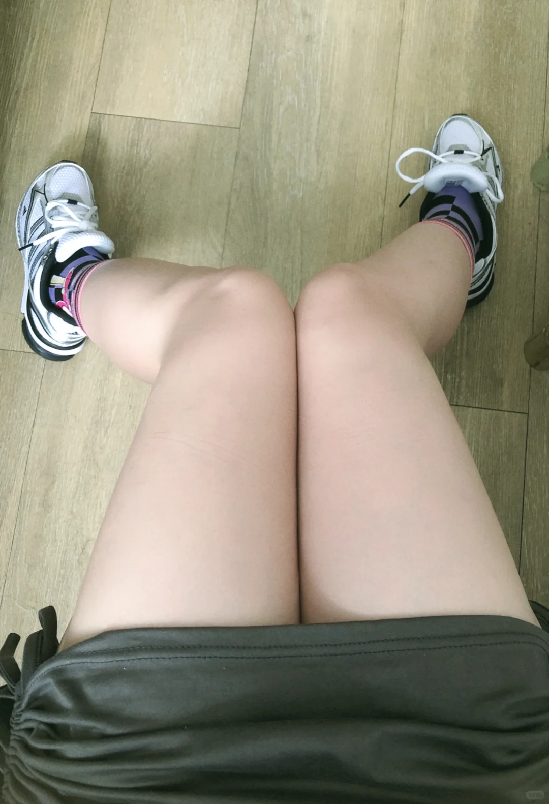 翘二郎腿会腿粗哦~