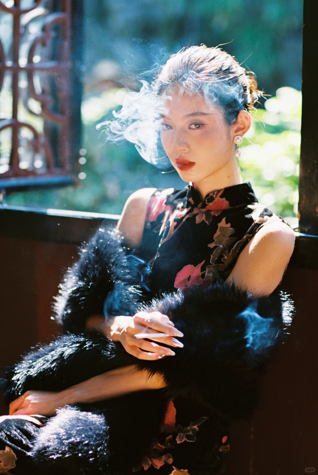 嘘,别让这缕烟🚬泄露了我的心事