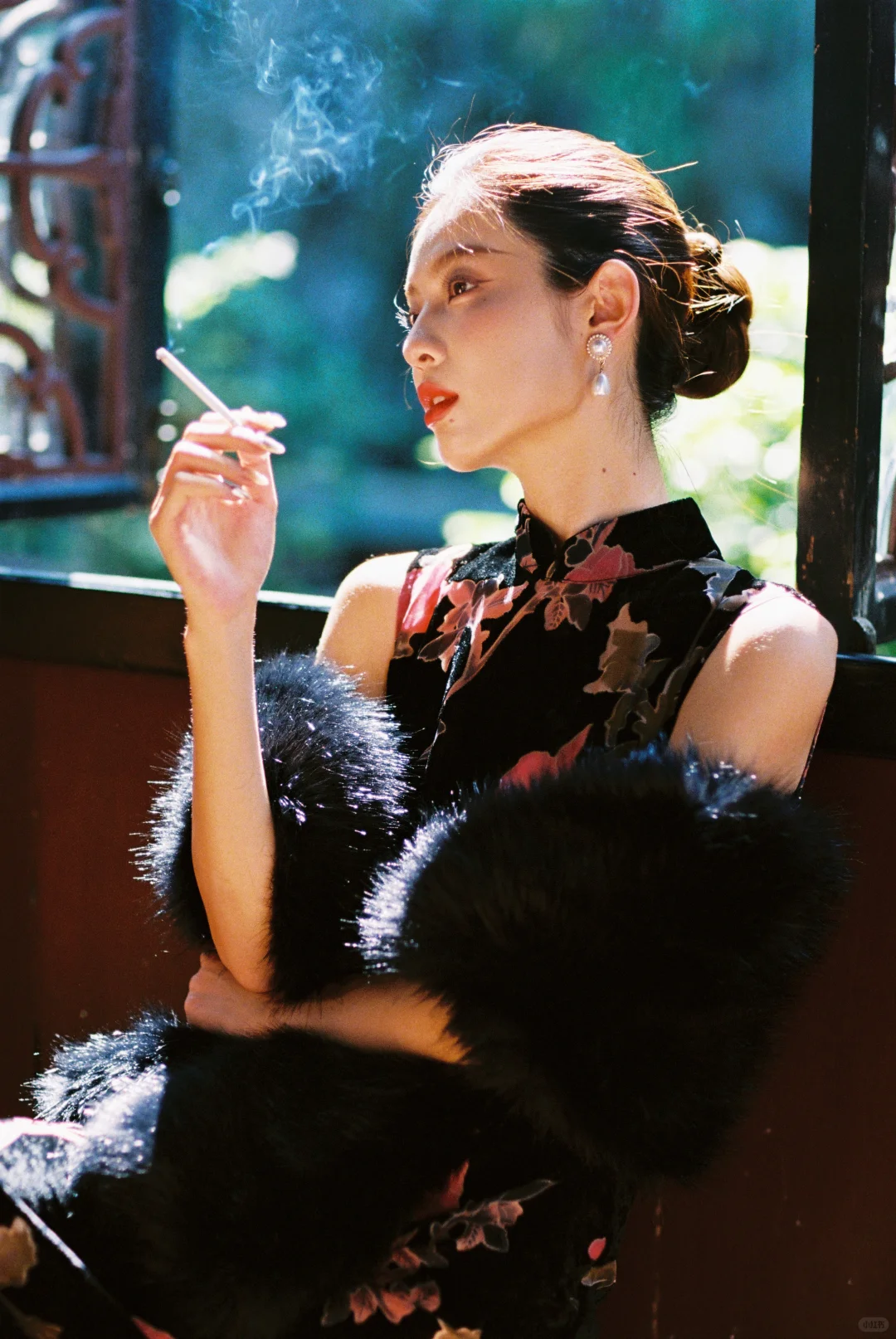 嘘,别让这缕烟🚬泄露了我的心事