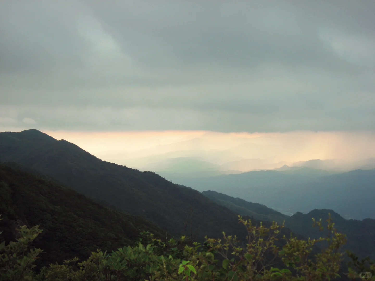 我看远山 远山悲悯