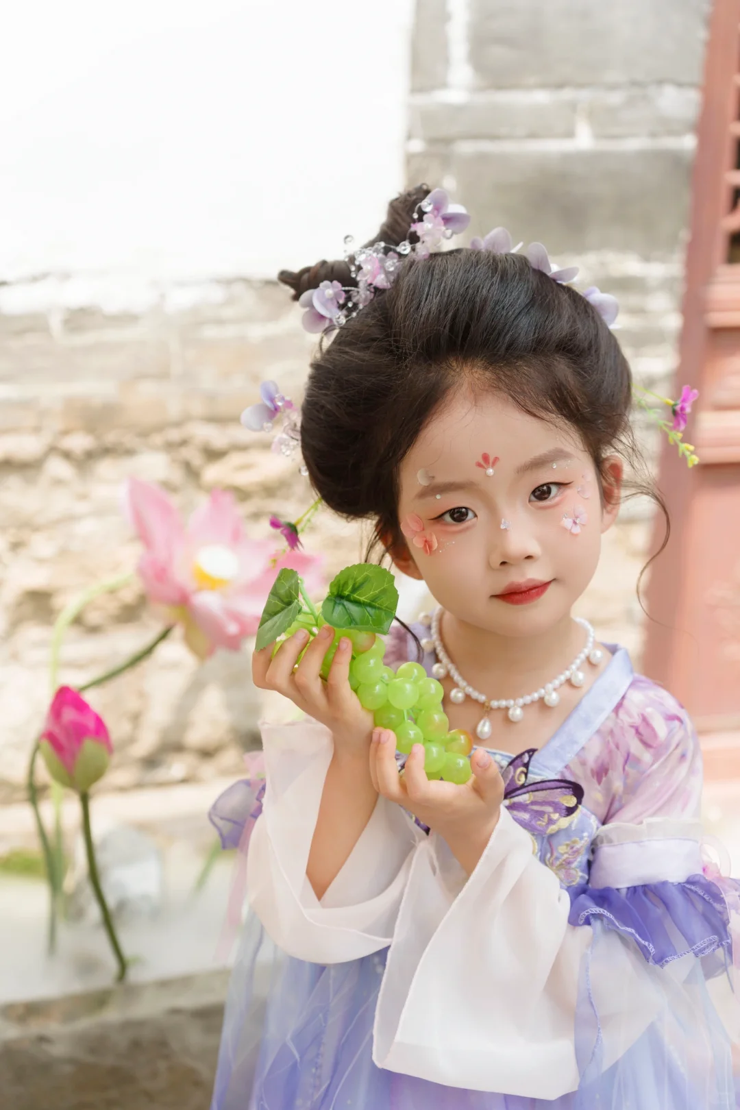 大明湖旁遛娃拍汉服！曲水亭街这家妆造绝了