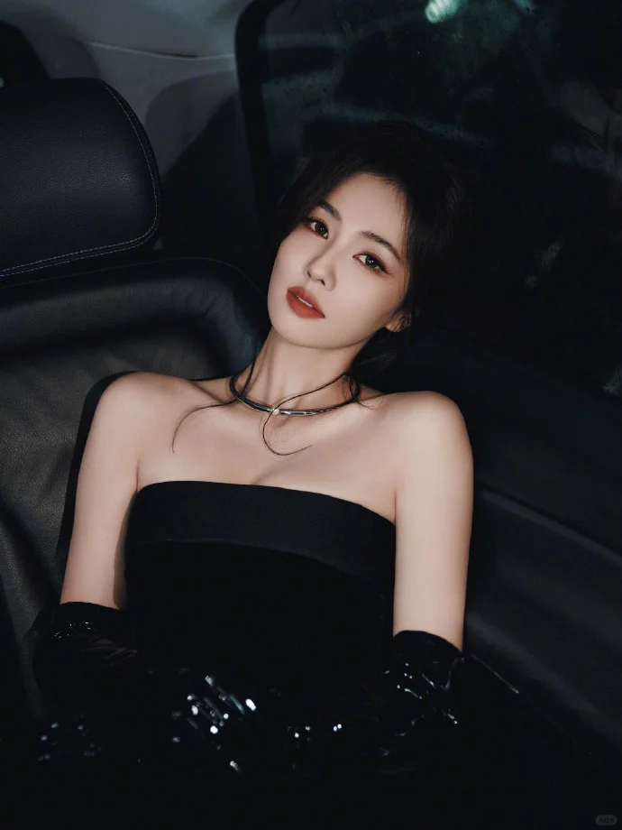 白鹿| in Emporio Armani 📷🍂