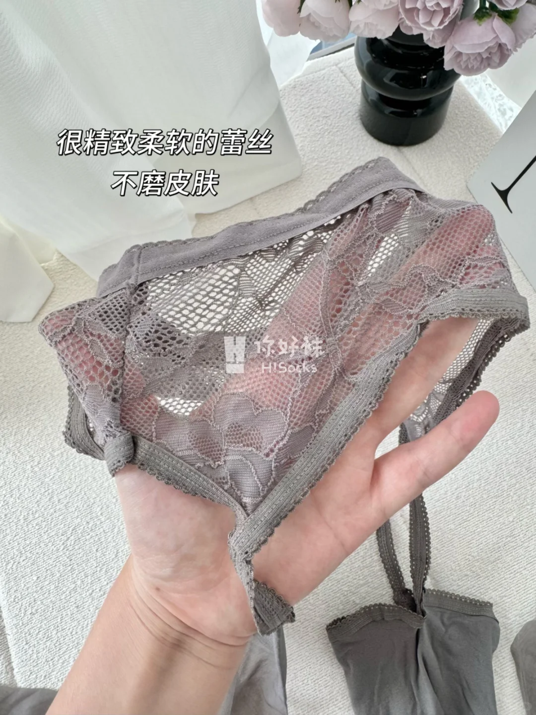 灰调浪漫｜一双蕾丝吊带袜穿出高级性感