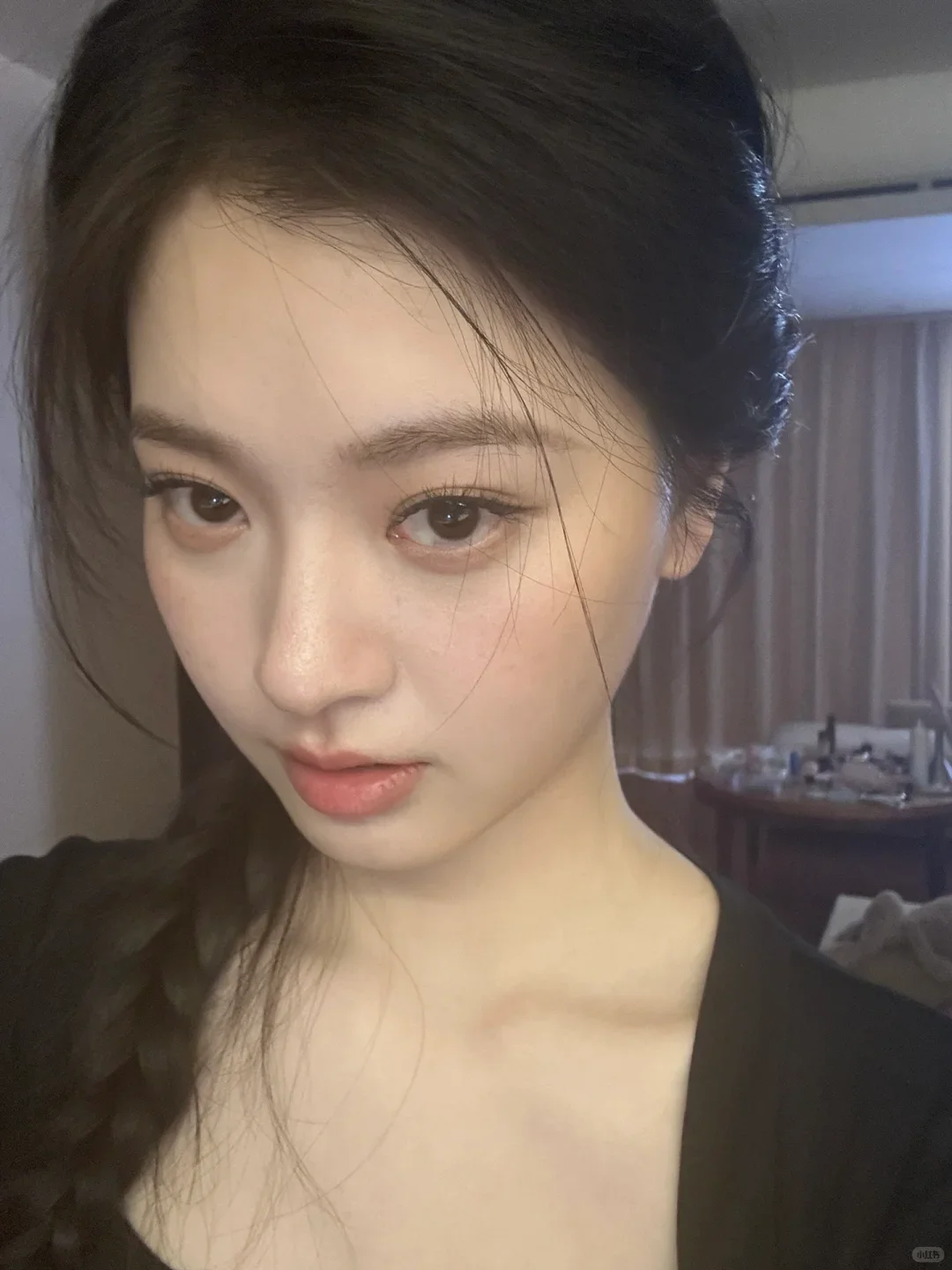 路边的野花，开得比玫瑰还认真