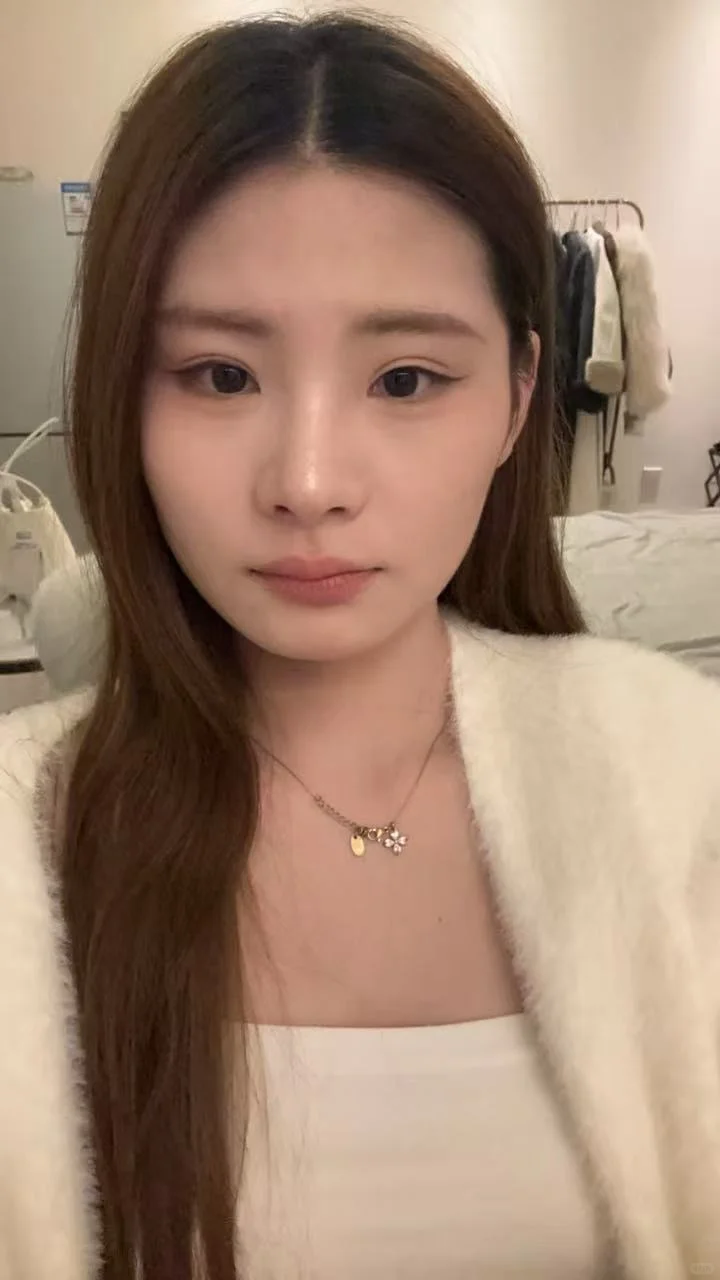 捕捉到一个白皮美女